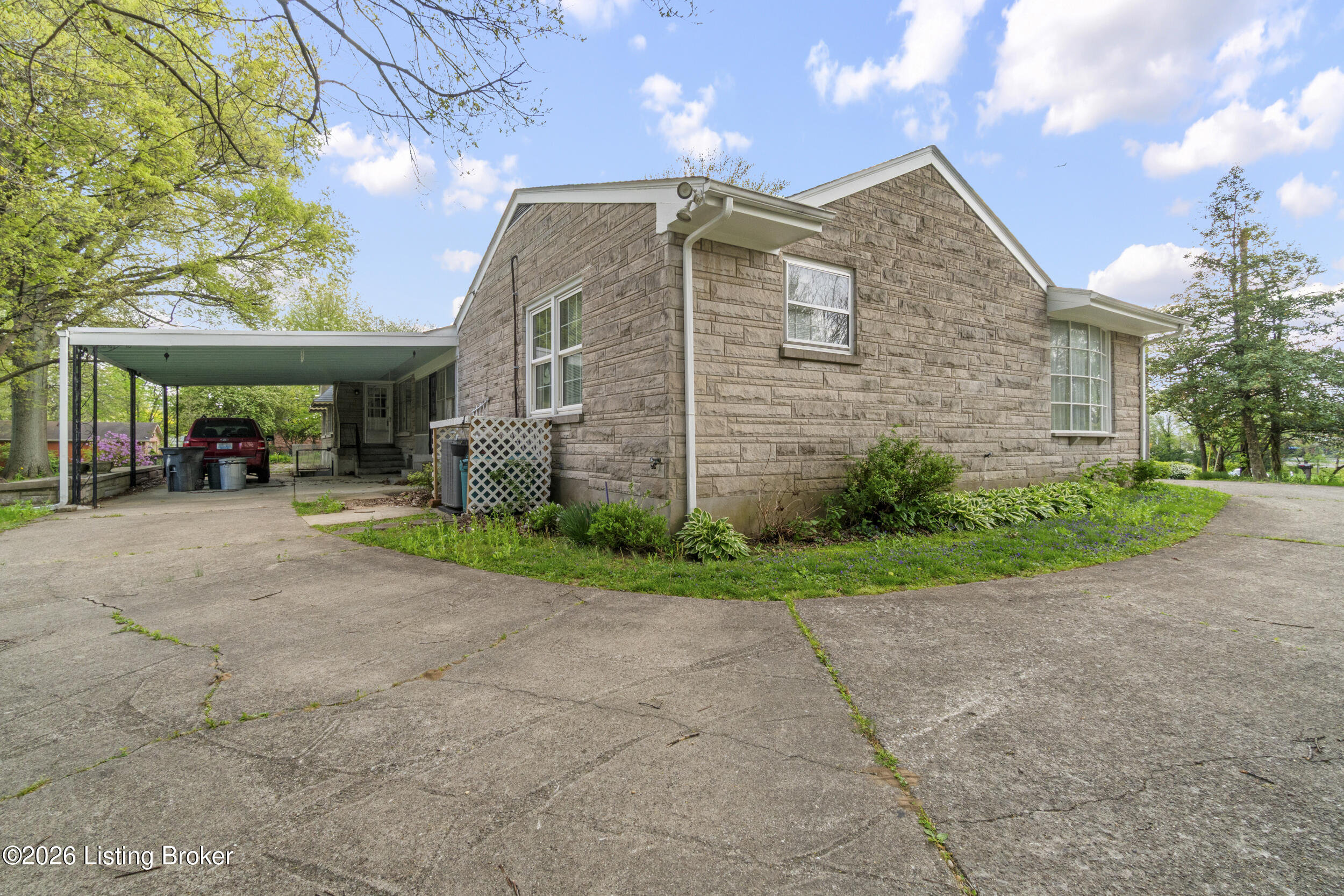 4621 Glen Rose Rd Property Photo 5