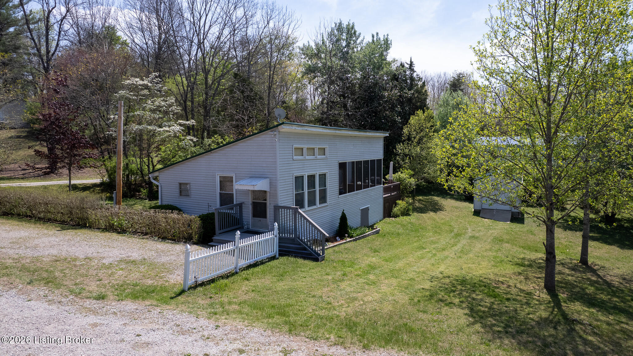 16 Lakeside Dr Property Photo 2