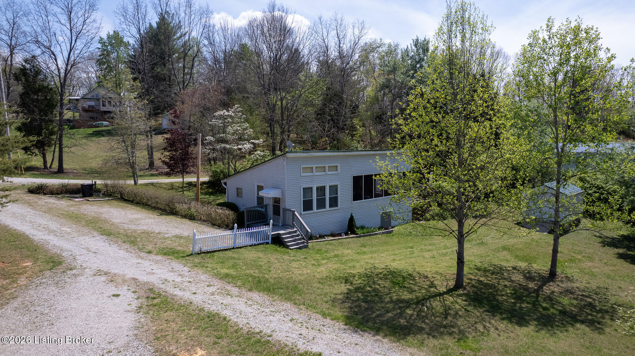 16 Lakeside Dr Property Photo 8