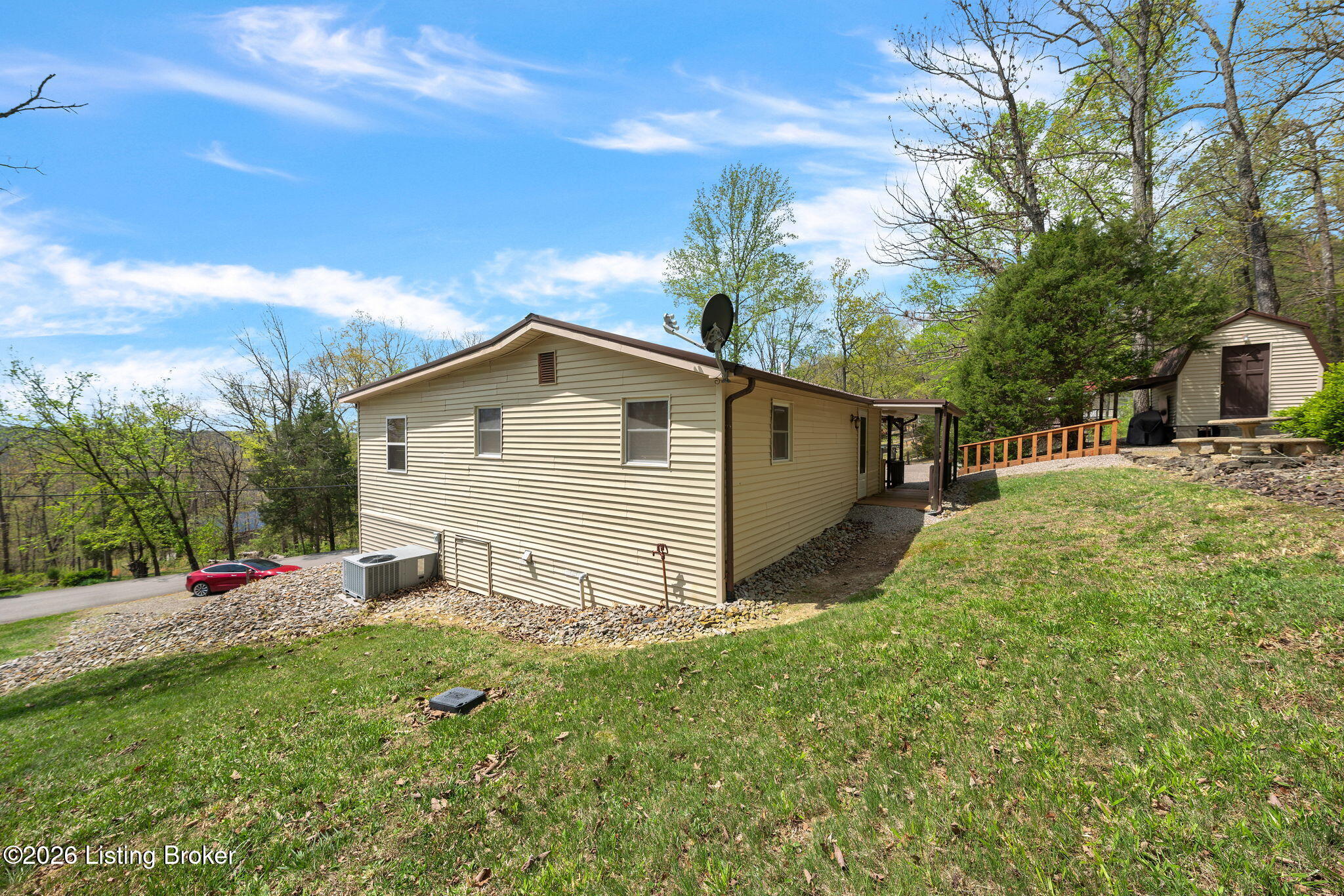192 Ridgecrest Dr Property Photo 3