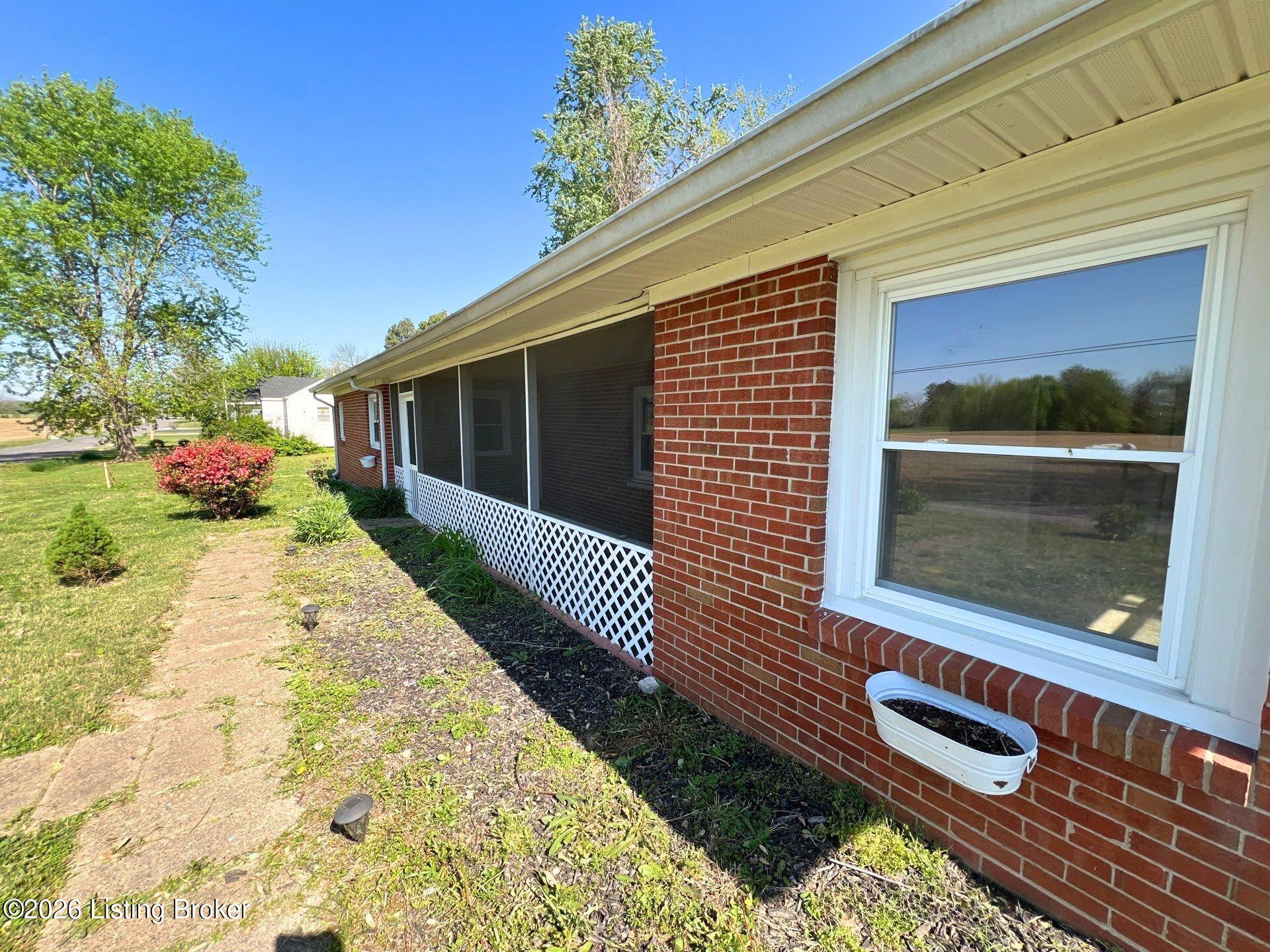 110 W Pierson St Property Photo 3