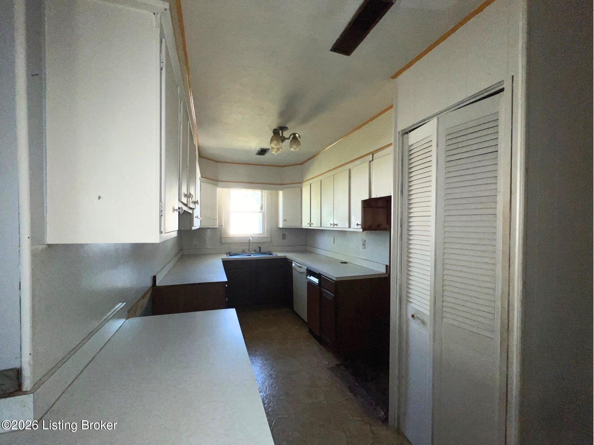 110 W Pierson St Property Photo 7