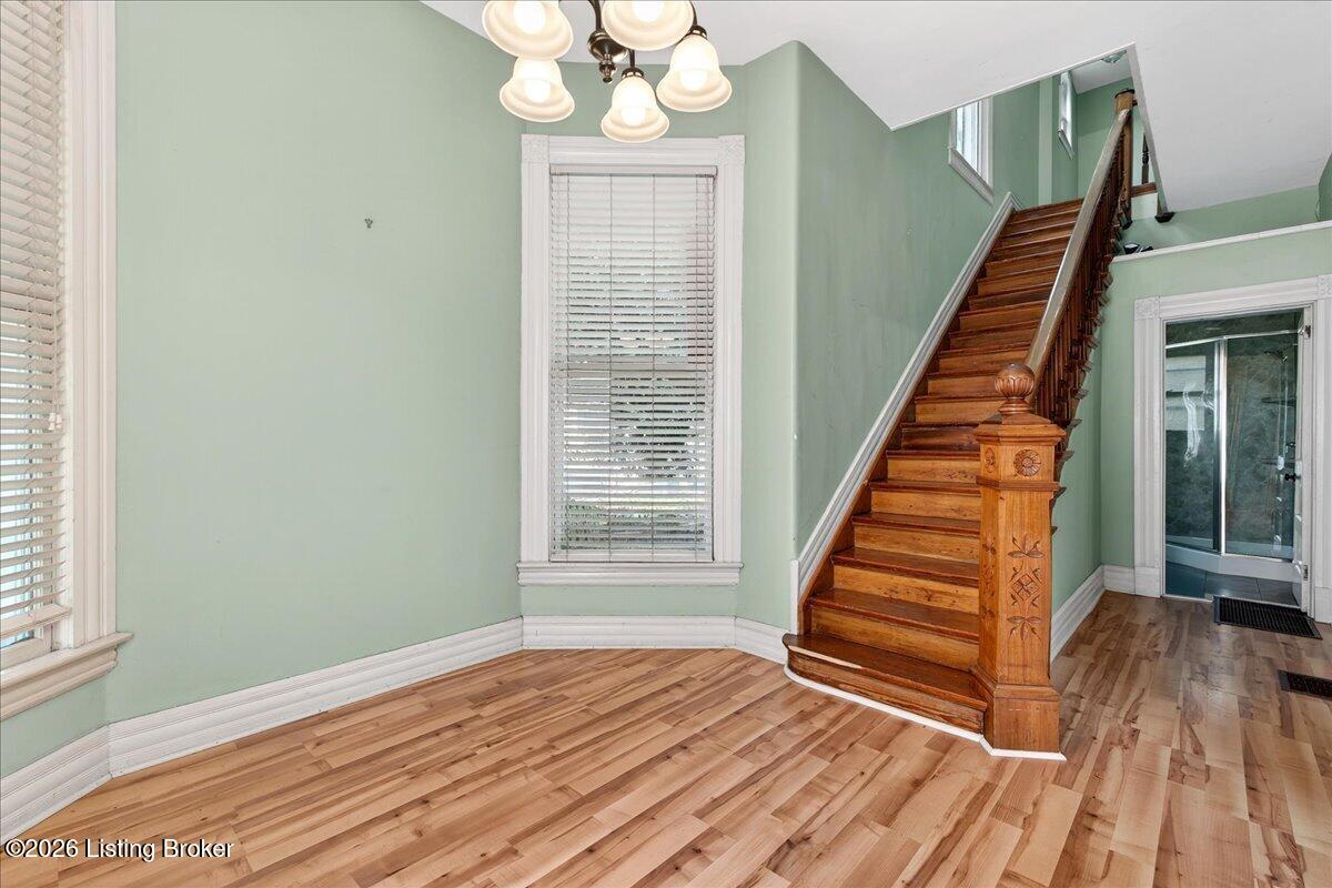 227 E Ormsby Ave Property Photo 3