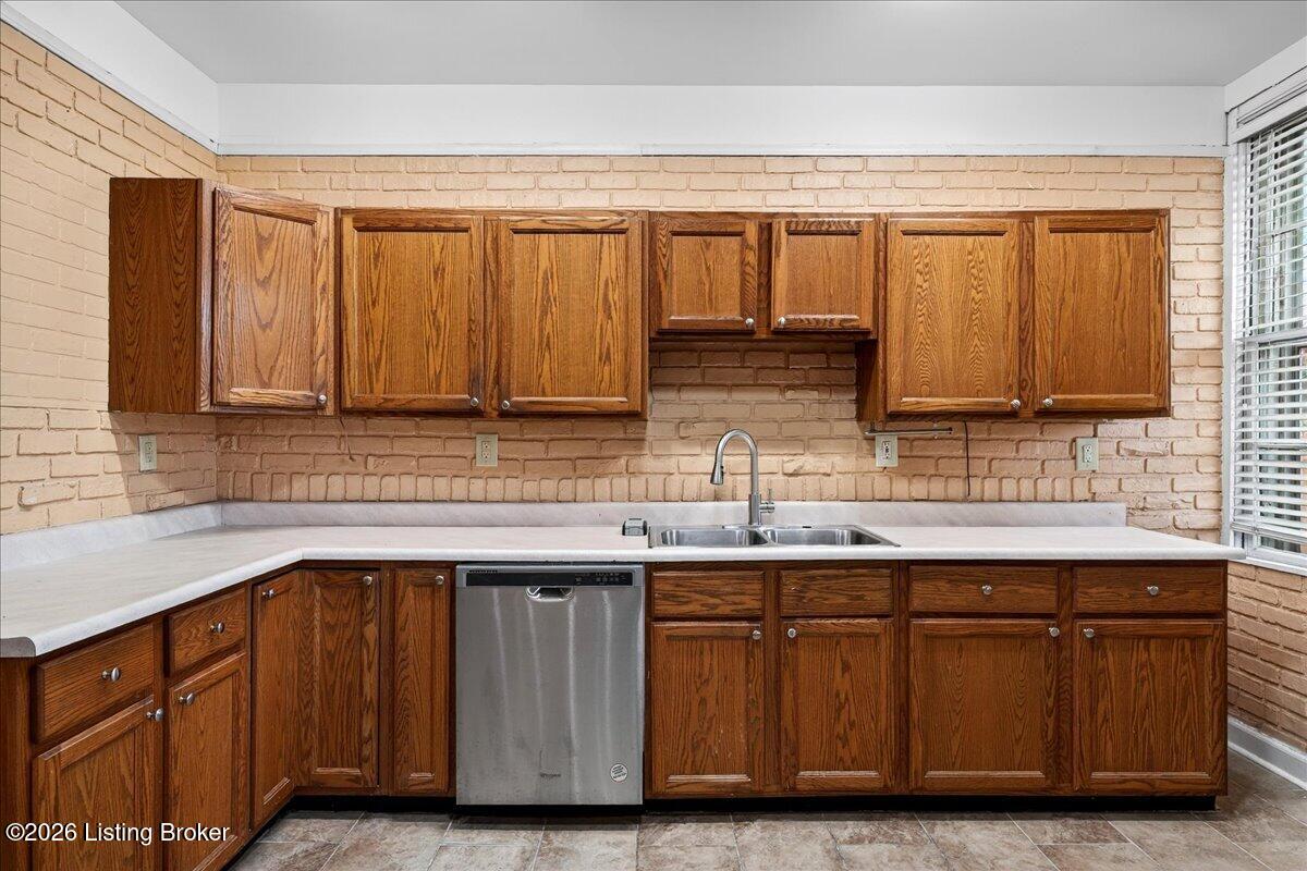 227 E Ormsby Ave Property Photo 12