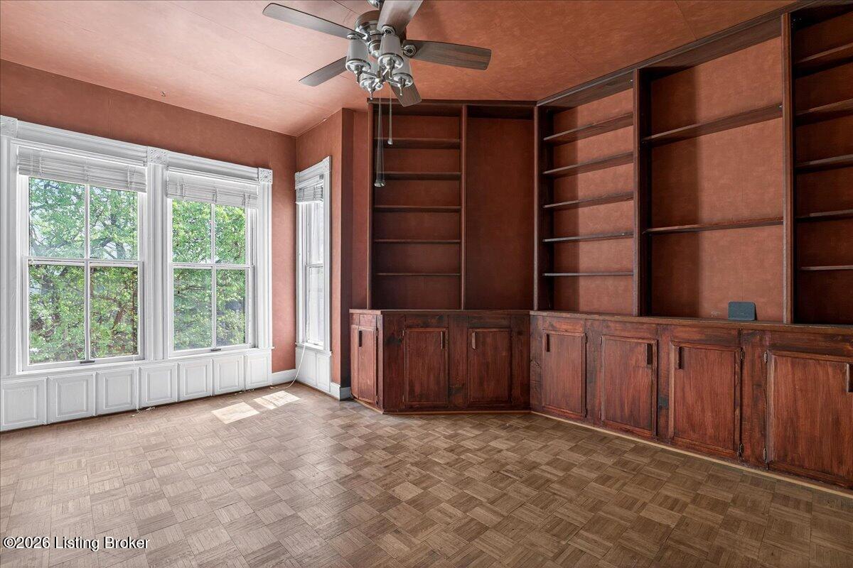 227 E Ormsby Ave Property Photo 21
