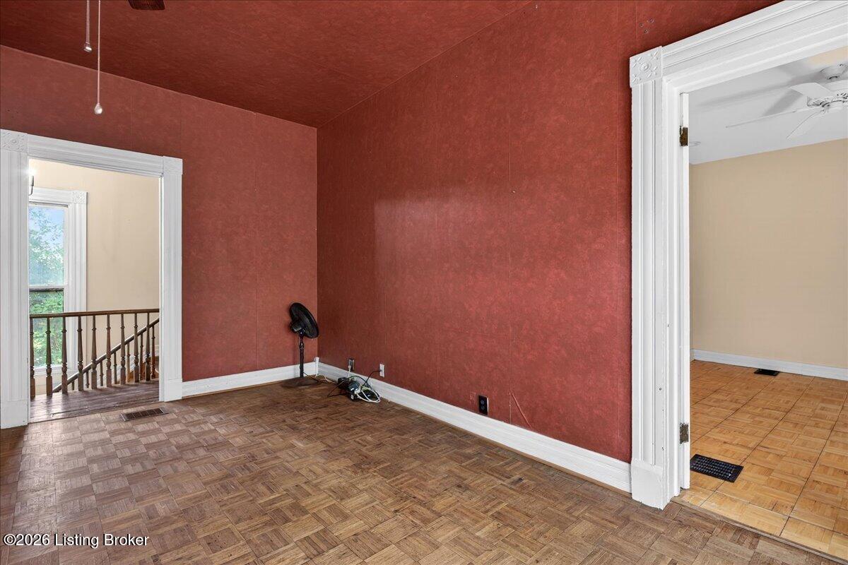 227 E Ormsby Ave Property Photo 22