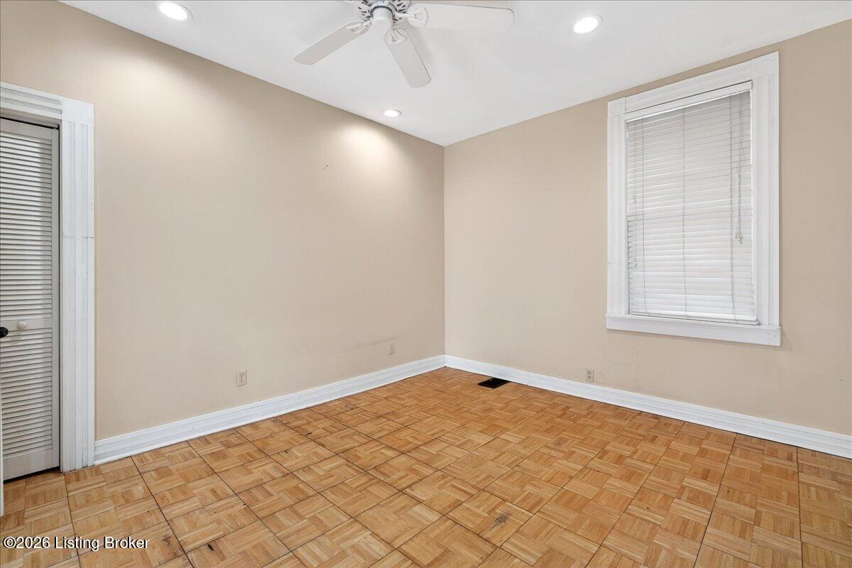 227 E Ormsby Ave Property Photo 23
