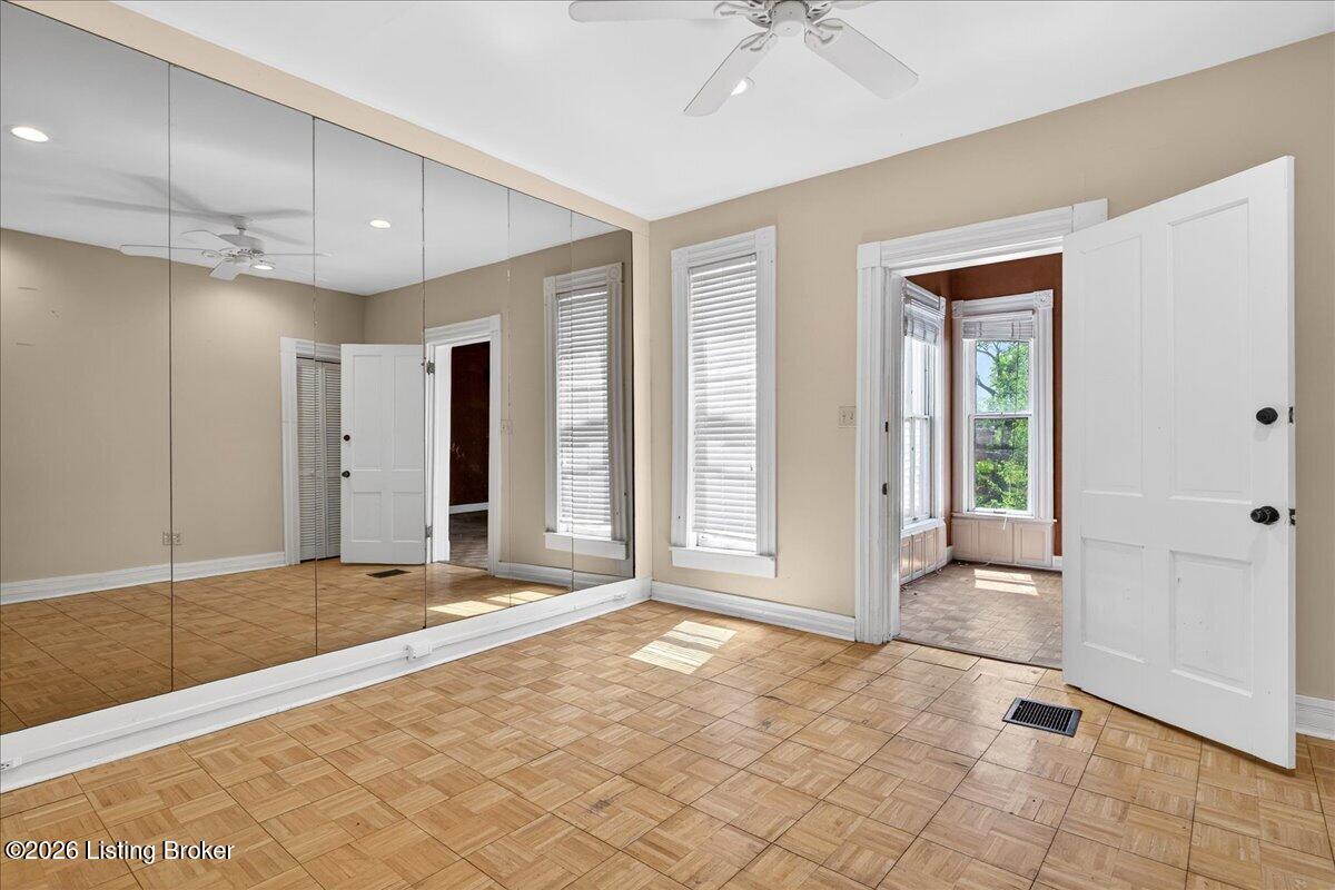 227 E Ormsby Ave Property Photo 24