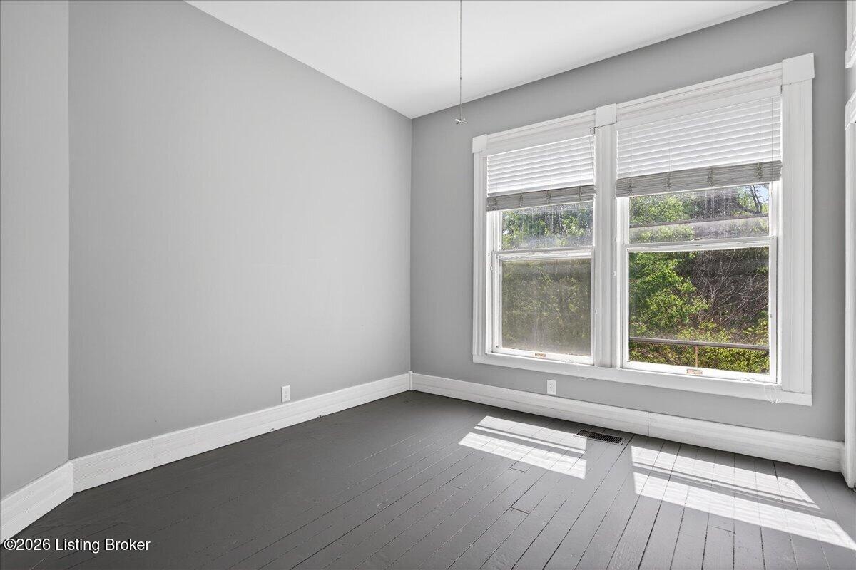 227 E Ormsby Ave Property Photo 25