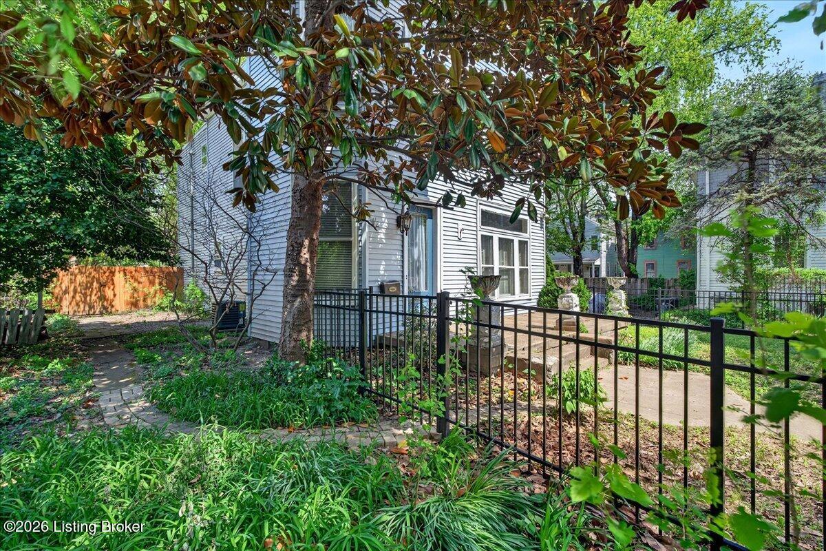 227 E Ormsby Ave Property Photo 43