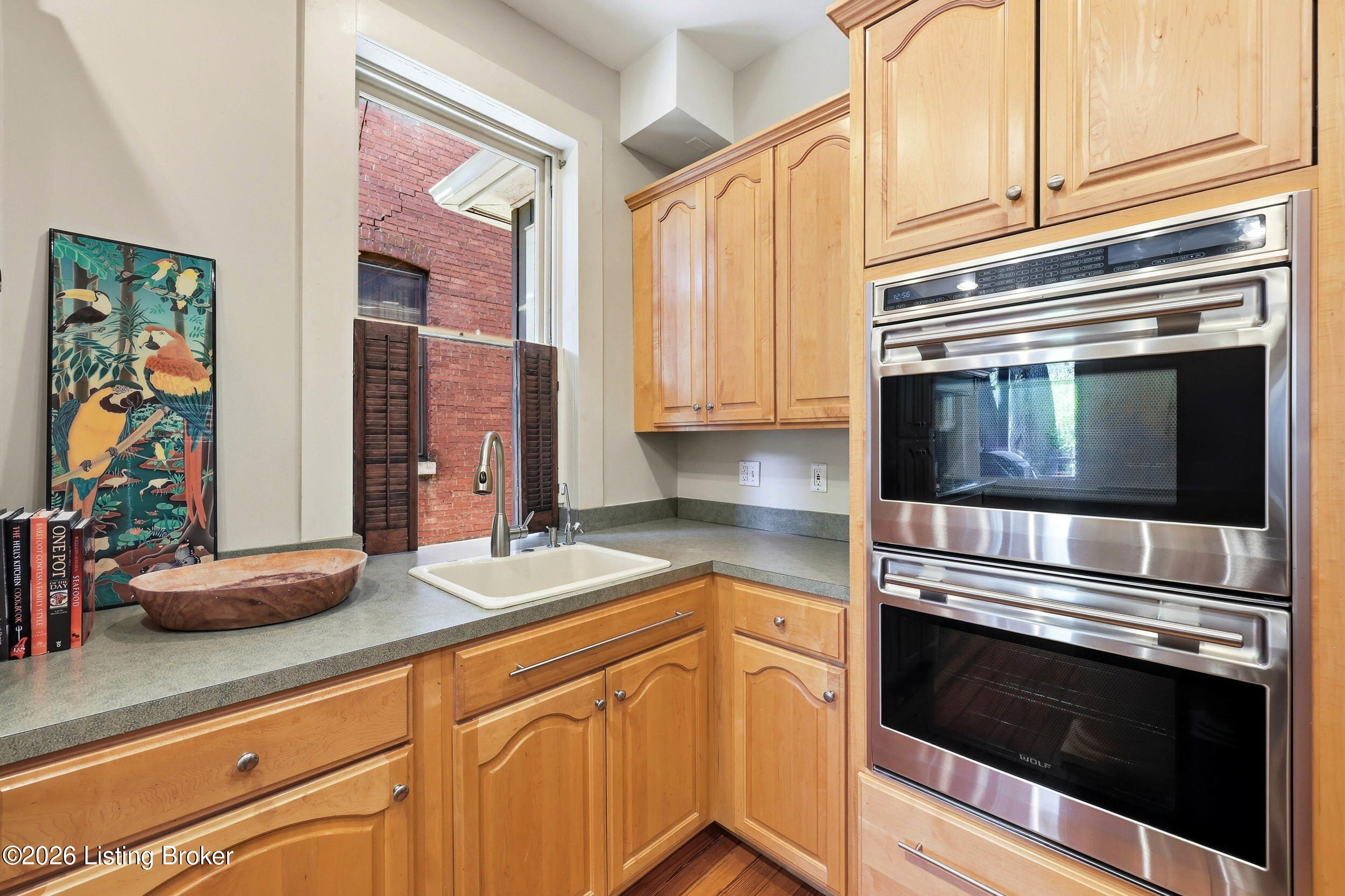 122 W Ormsby Ave Property Photo 19
