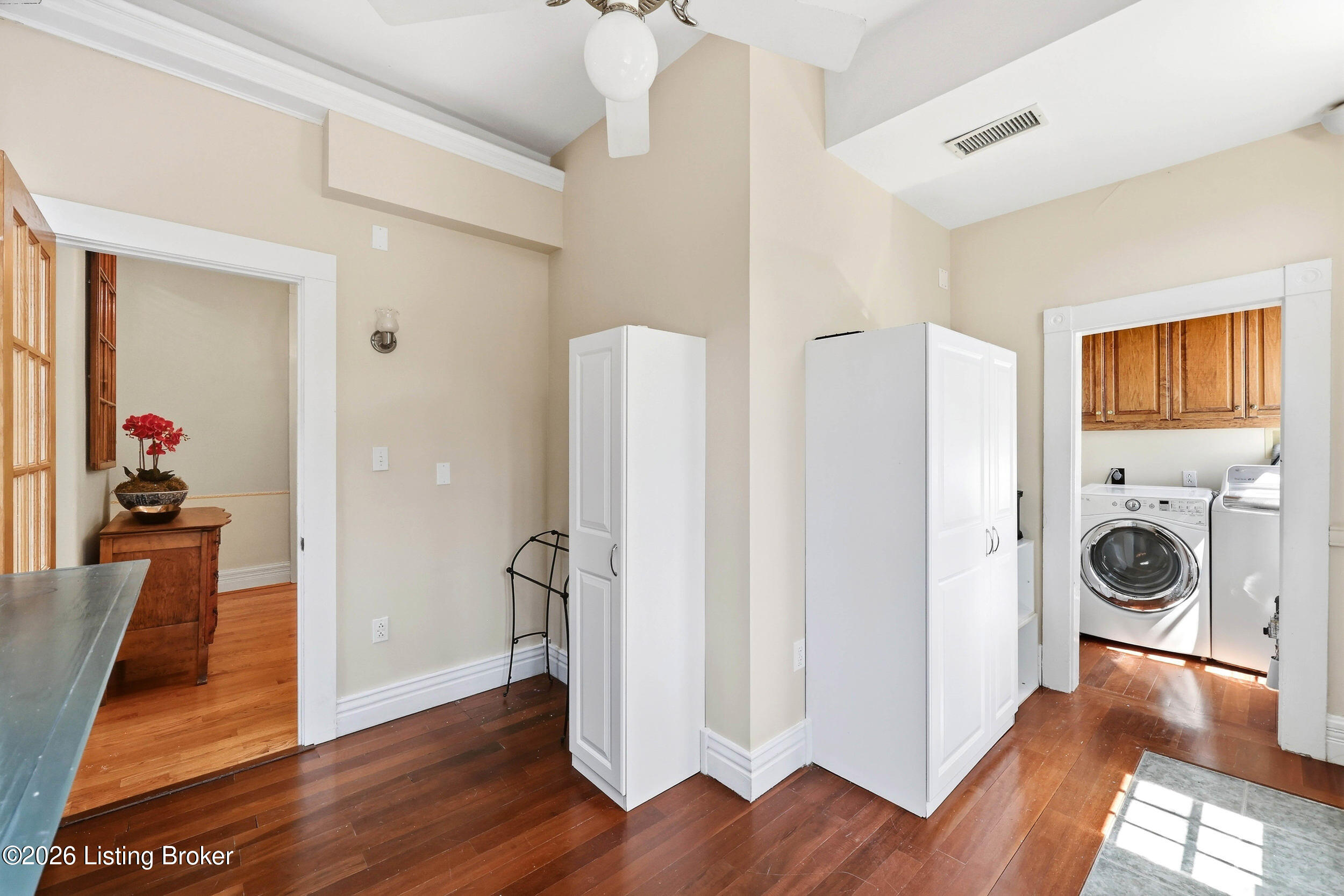 122 W Ormsby Ave Property Photo 33