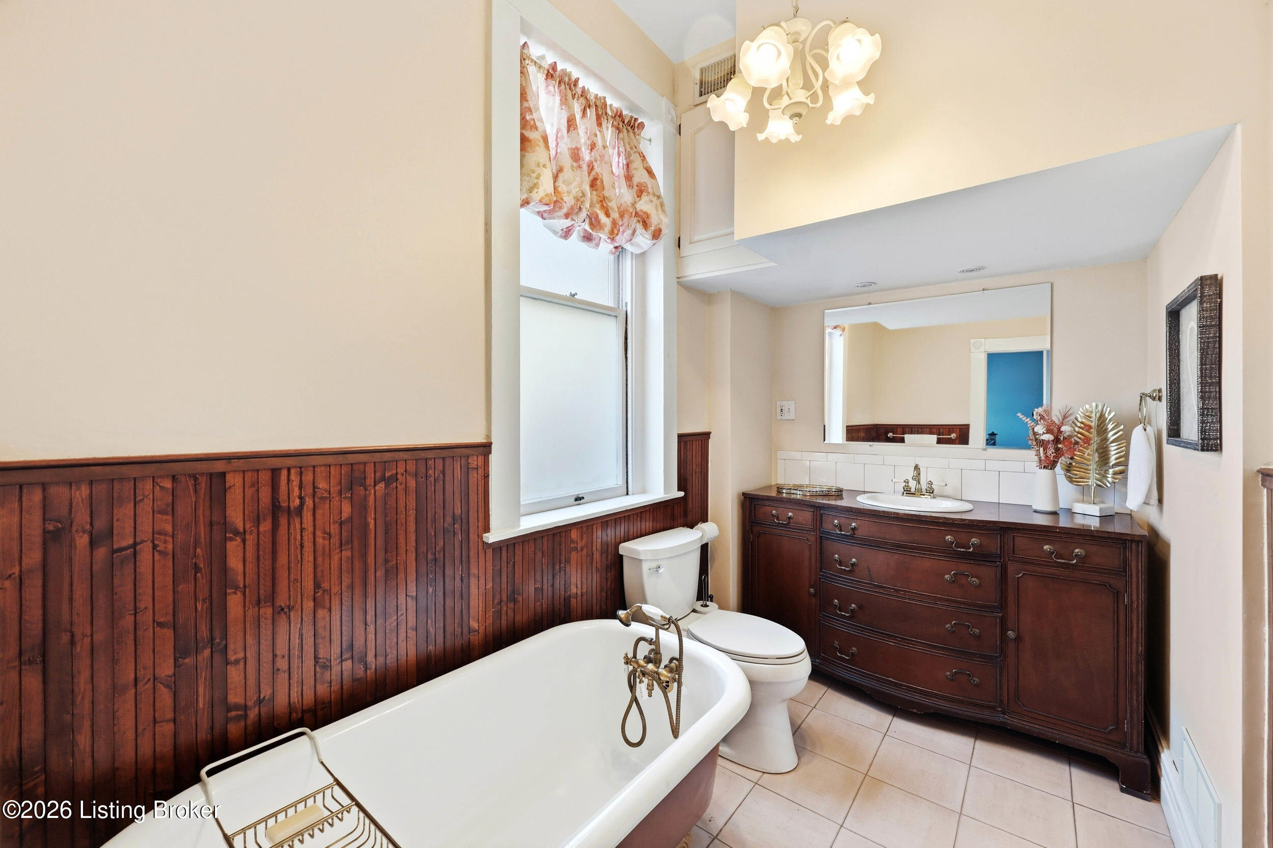 122 W Ormsby Ave Property Photo 34