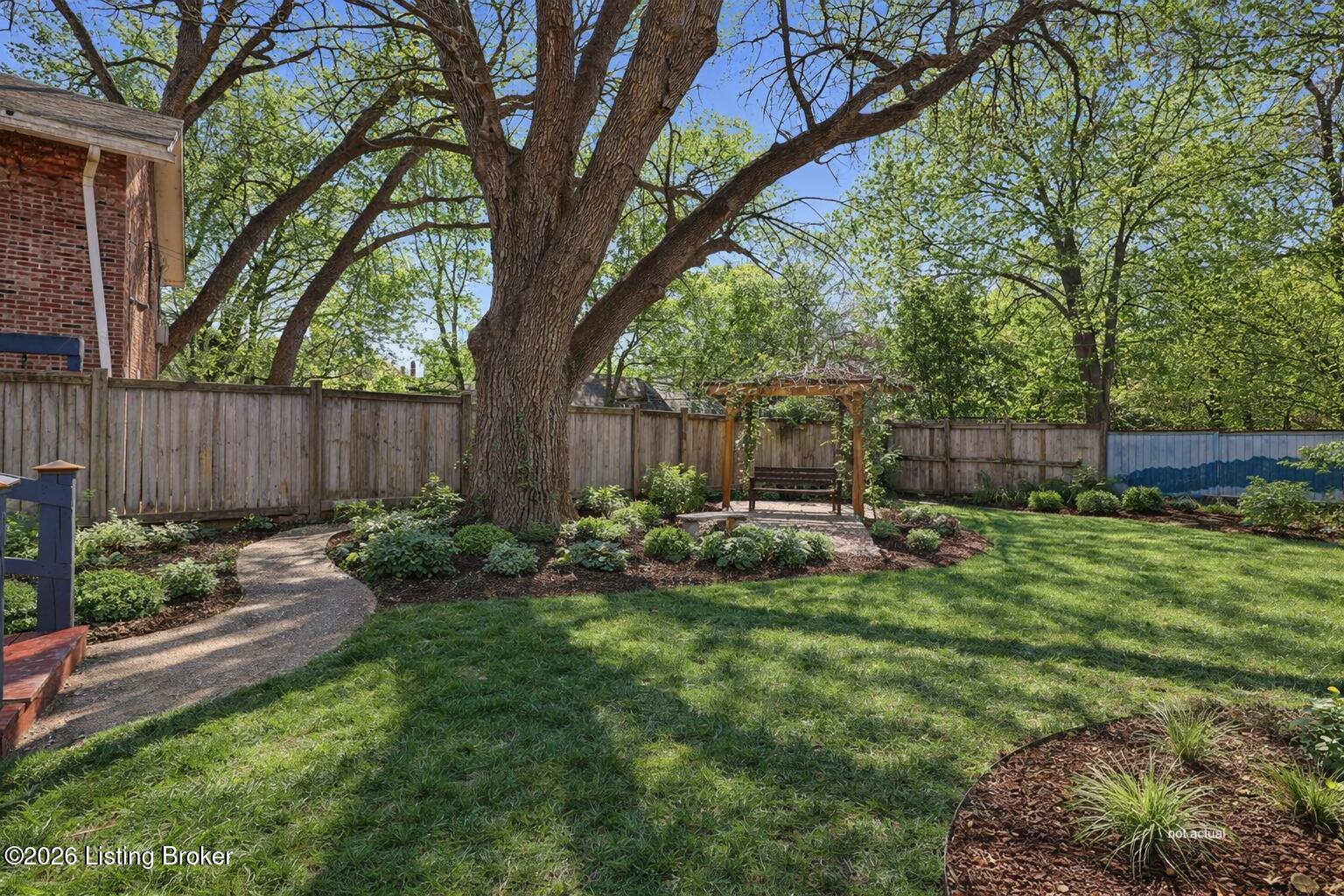 122 W Ormsby Ave Property Photo 45