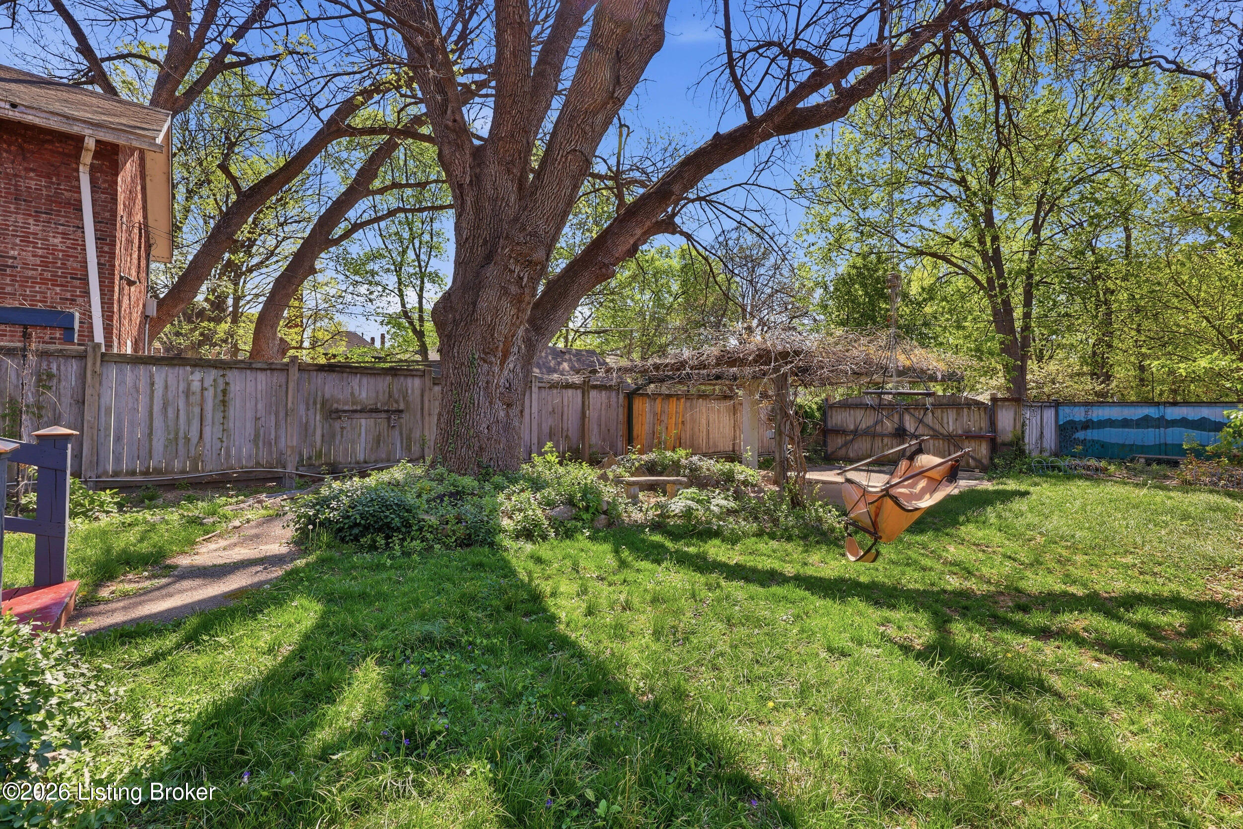 122 W Ormsby Ave Property Photo 46