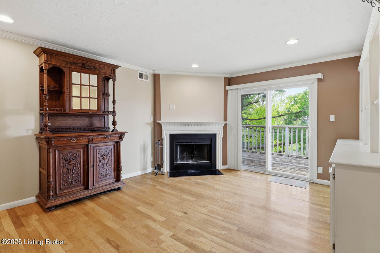 1935 Gardiner Ln D62 Property Photo 1