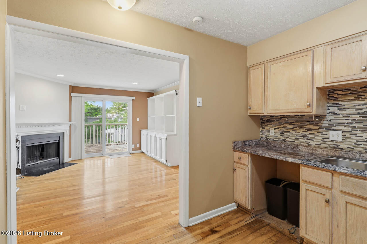 1935 Gardiner Ln D62 Property Photo 10