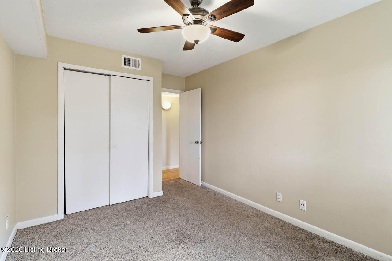 1935 Gardiner Ln D62 Property Photo 14