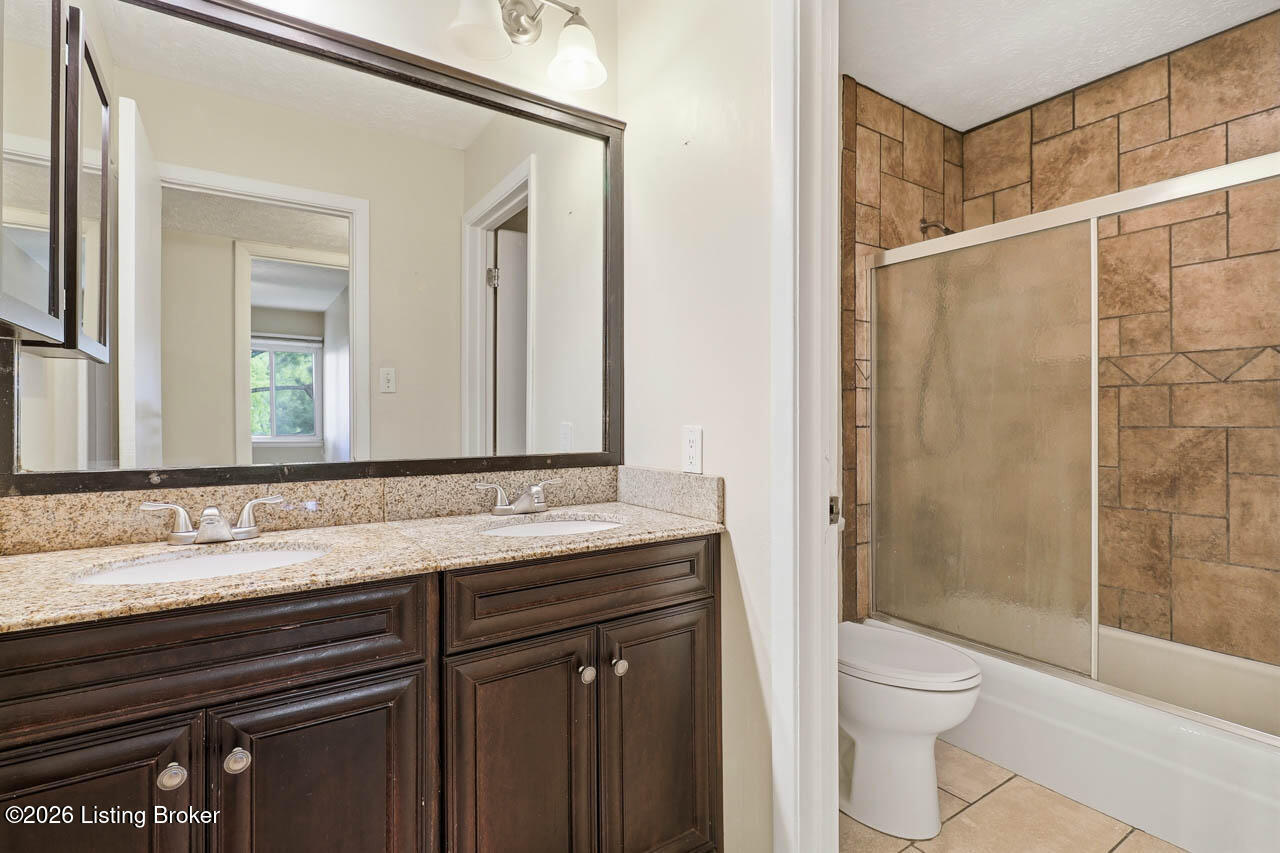 1935 Gardiner Ln D62 Property Photo 15