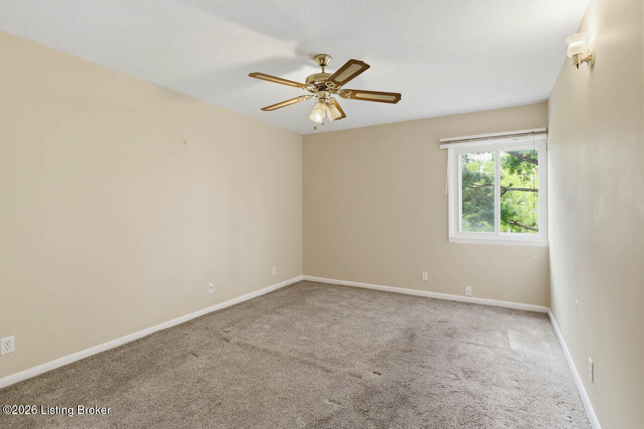 1935 Gardiner Ln D62 Property Photo 16
