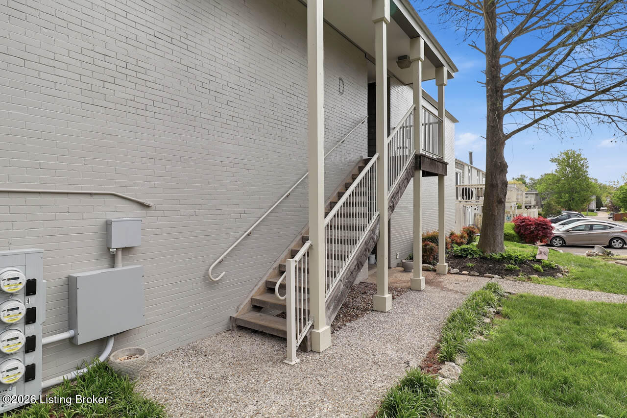 1935 Gardiner Ln D62 Property Photo 28