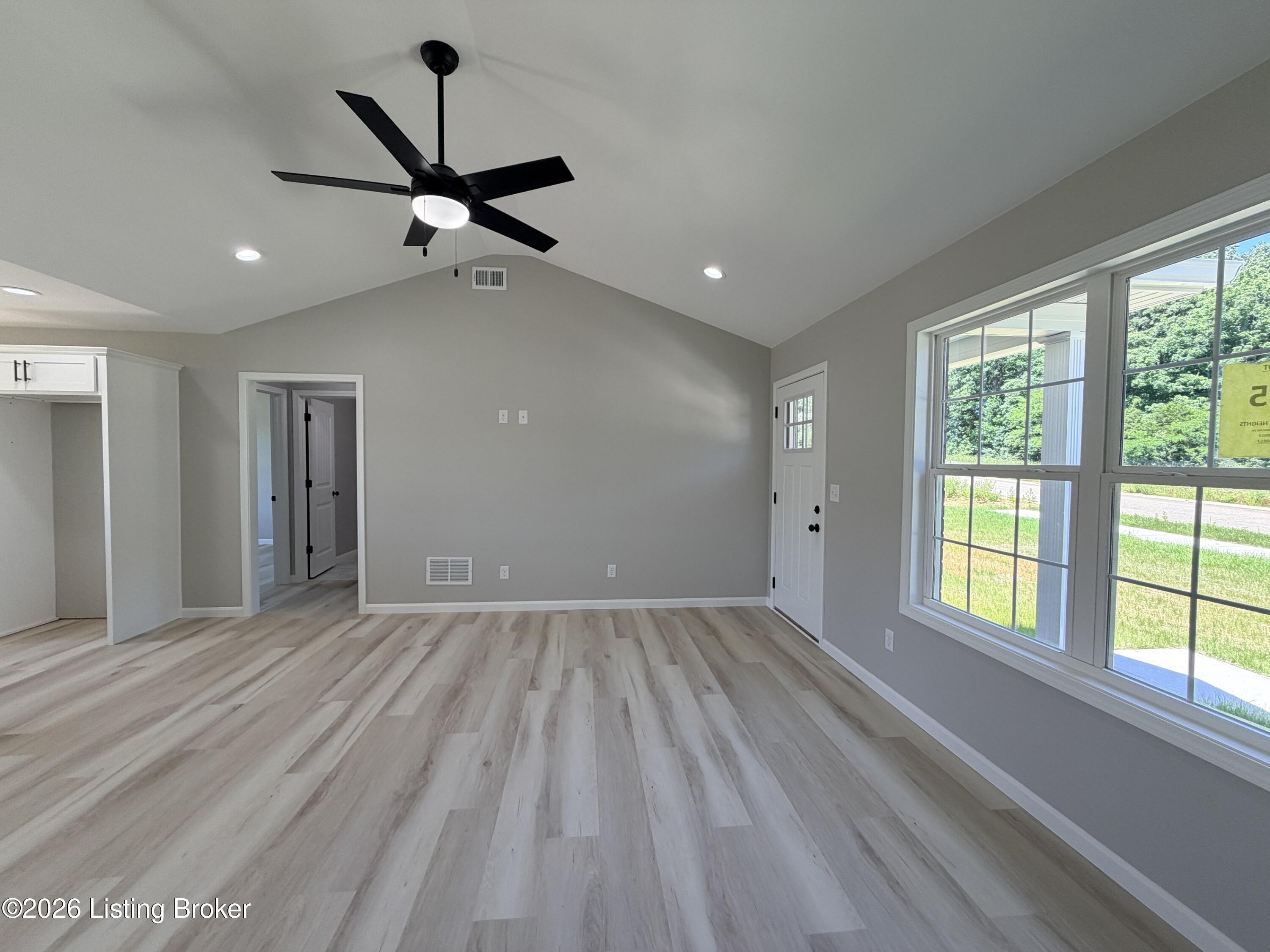 104 American Dr Property Photo 3