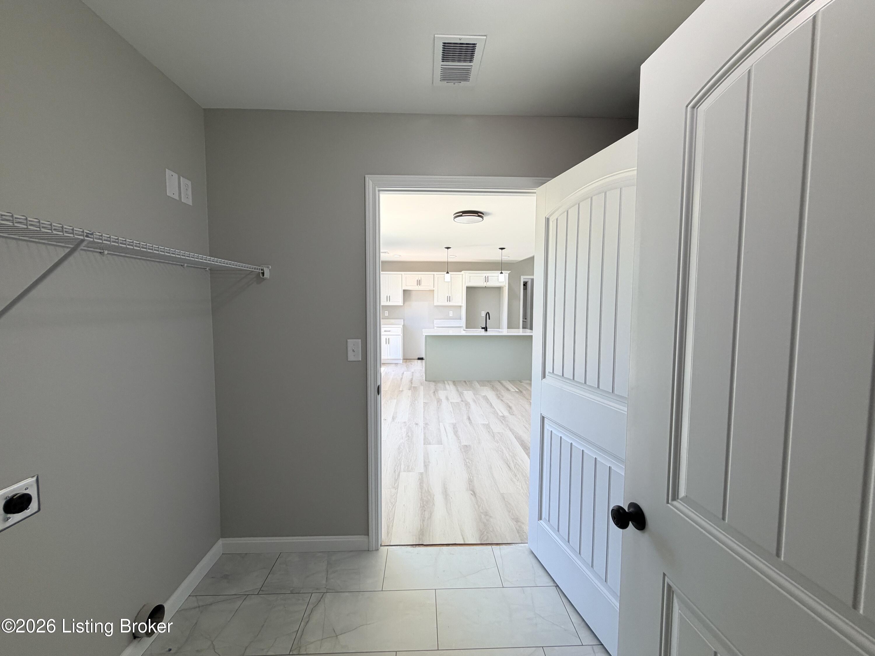 104 American Dr Property Photo 10