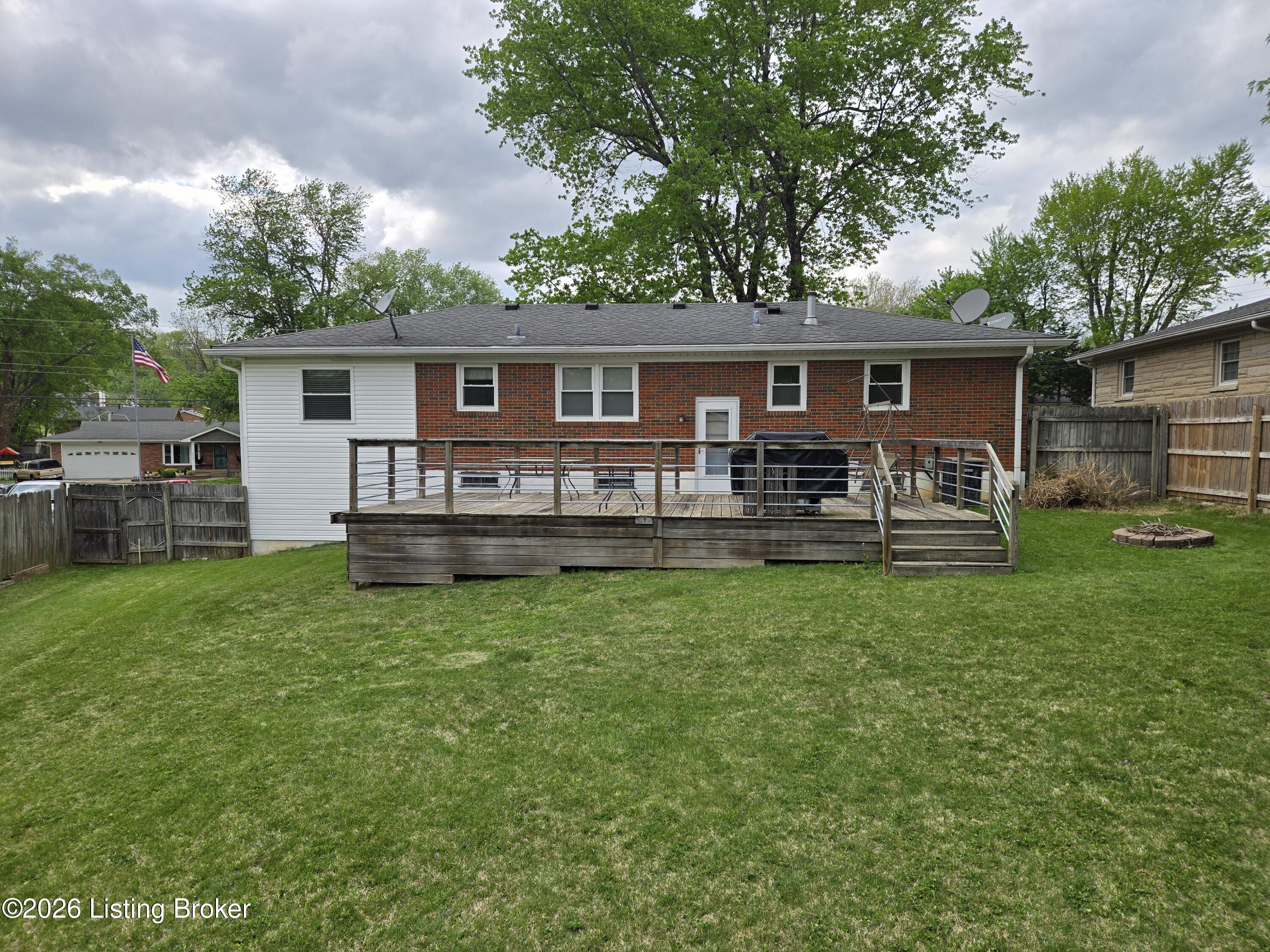 9005 Wooddale Dr Property Photo 2