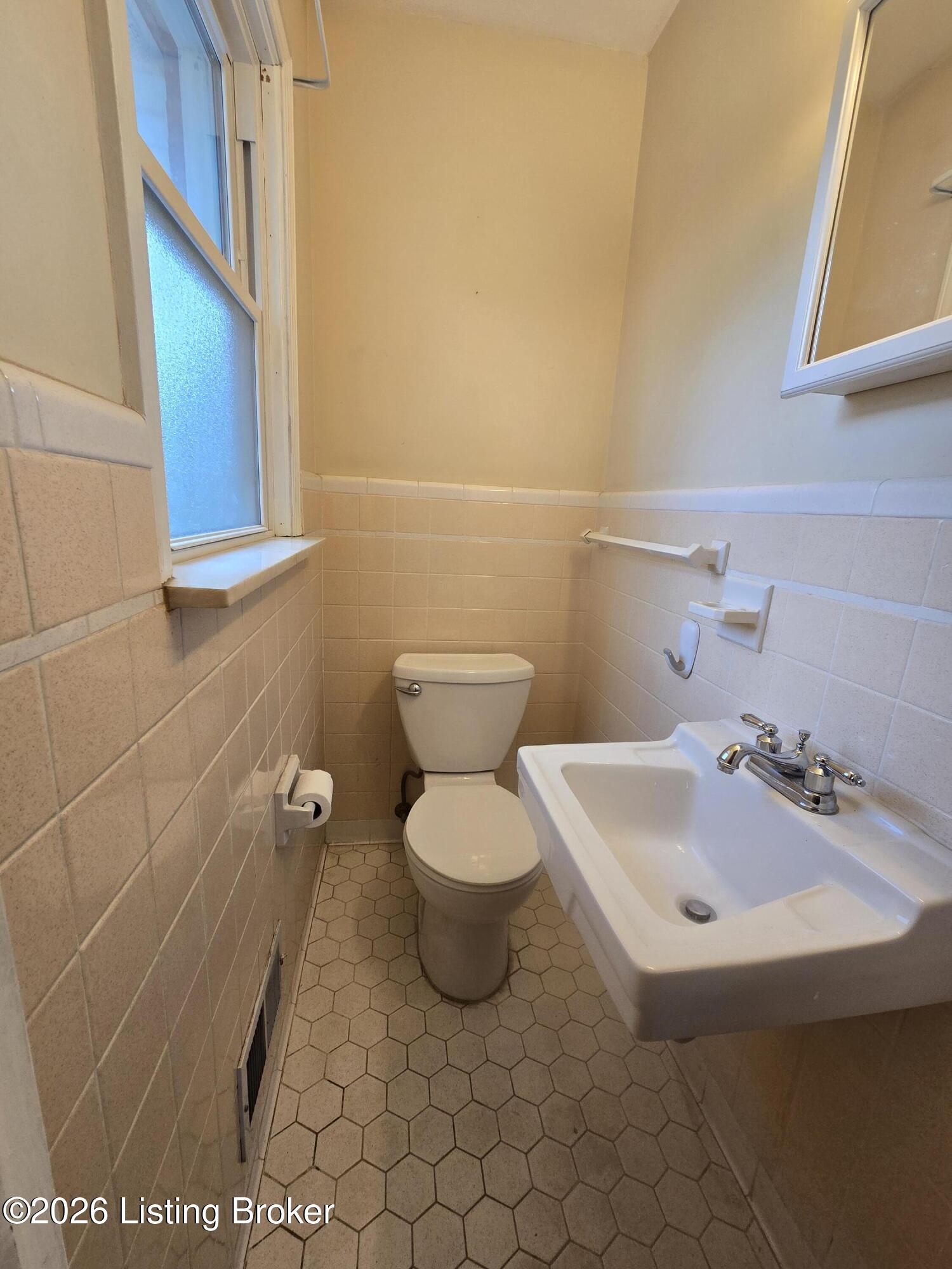 9005 Wooddale Dr Property Photo 13