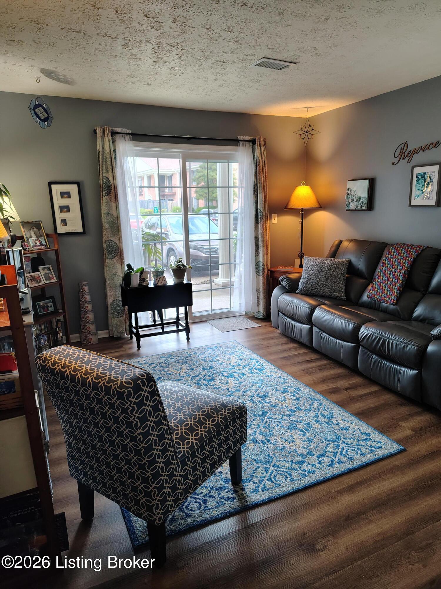 508 Logsdon Ct Property Photo 4