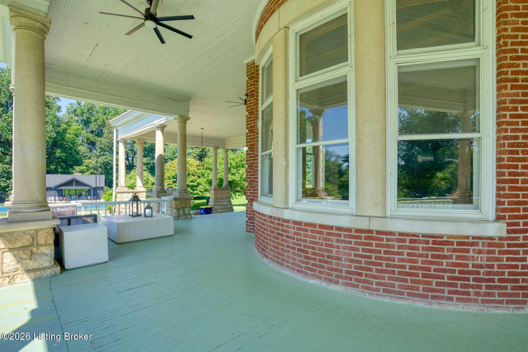 2106 Homewood Dr Property Photo 6