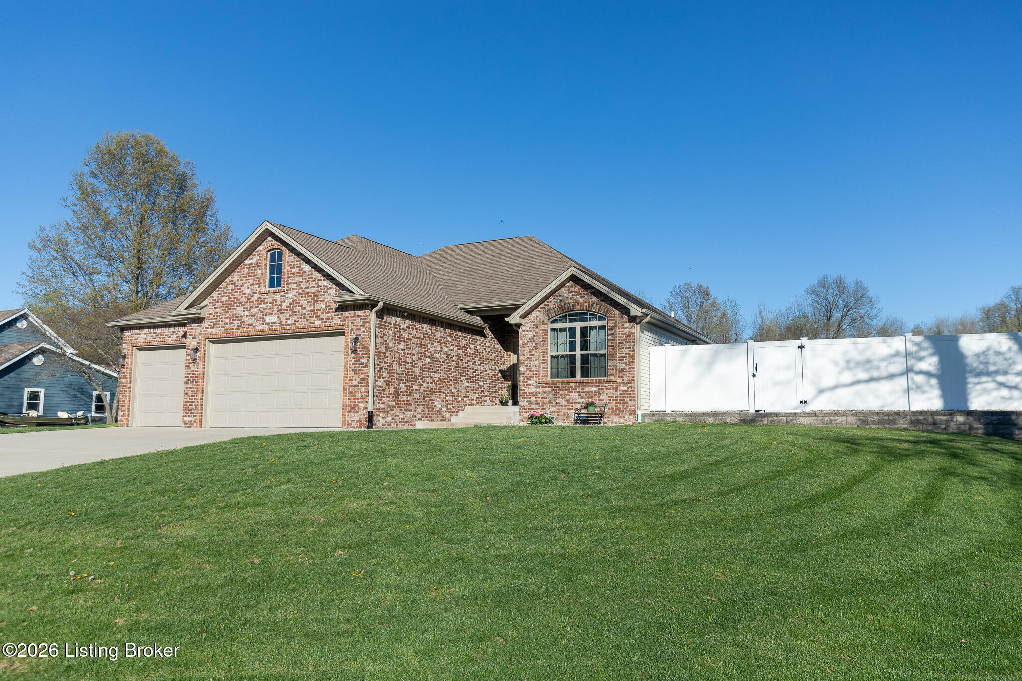 380 N Lakeside Dr Property Photo 1