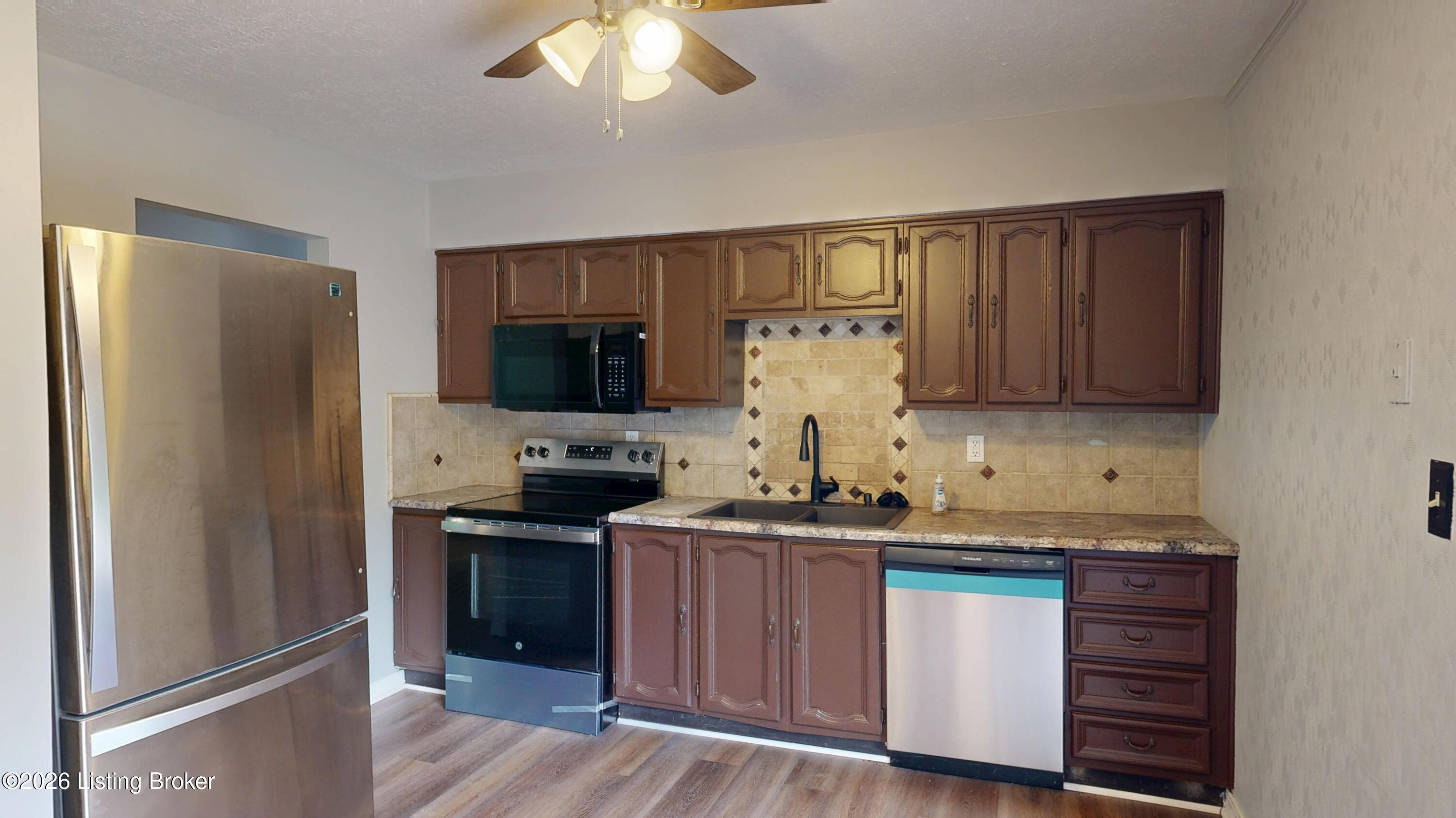 8016 Edsel Ln Property Photo 8