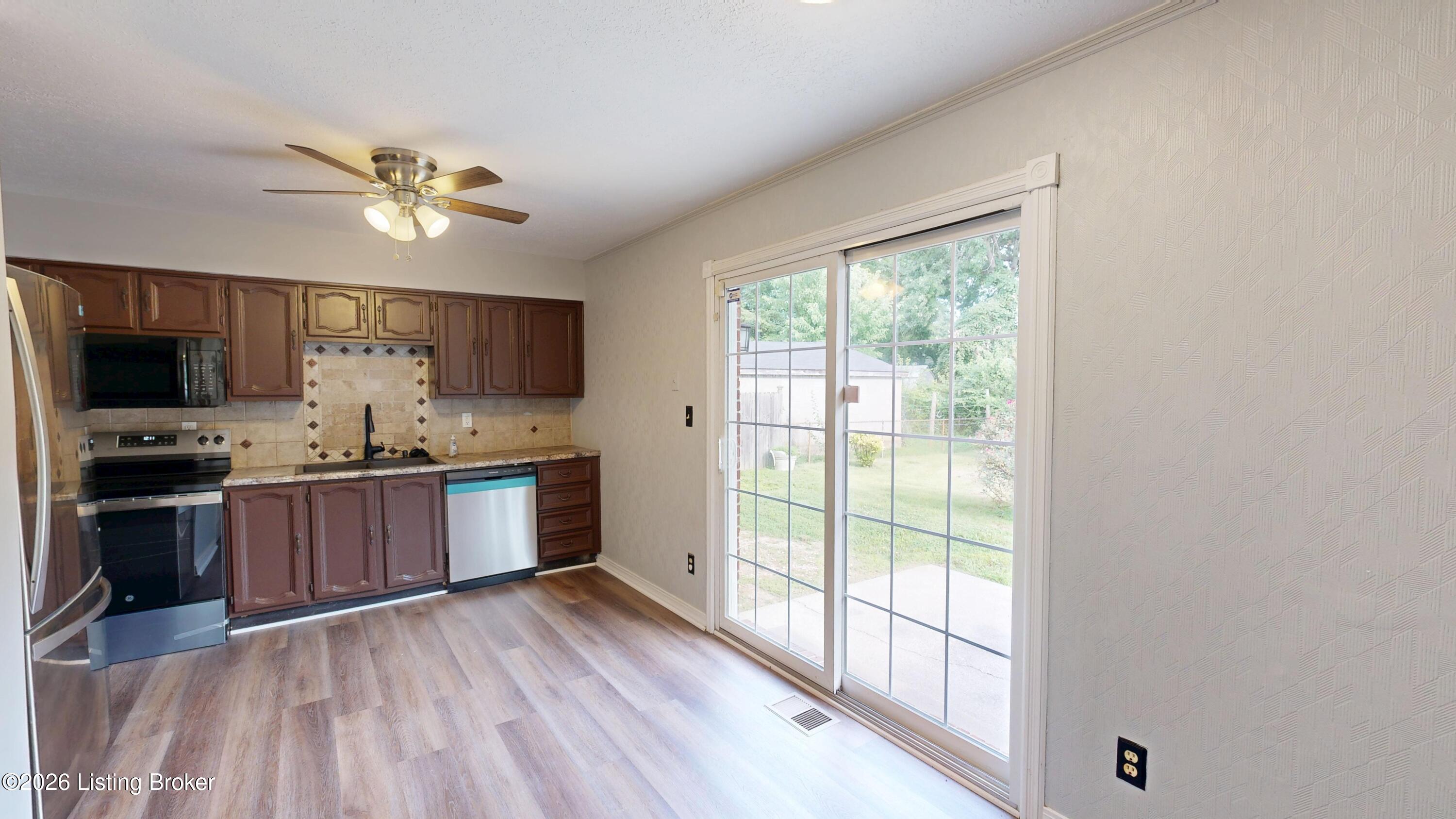 8016 Edsel Ln Property Photo 11