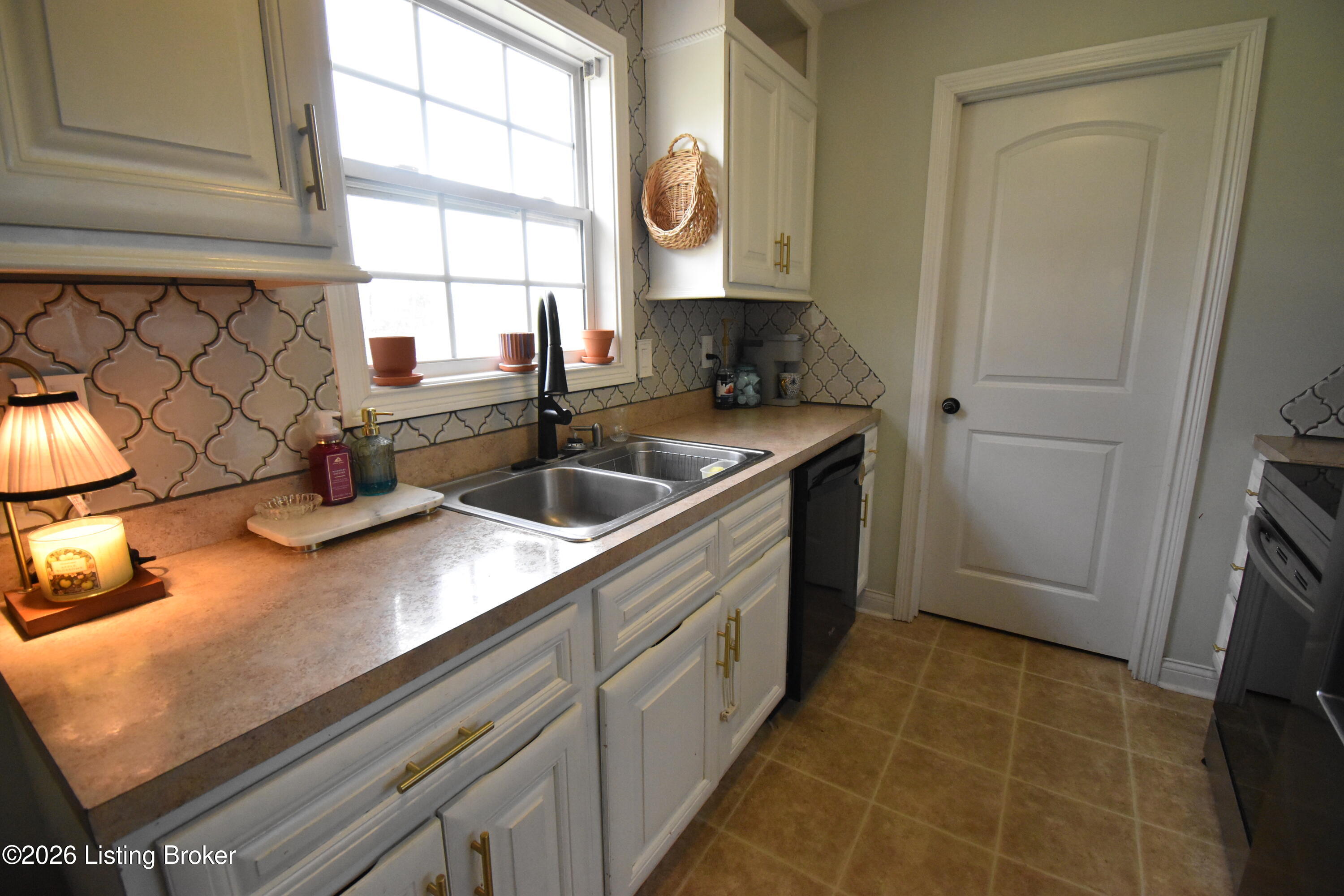 117 Azalea Ave Property Photo 5