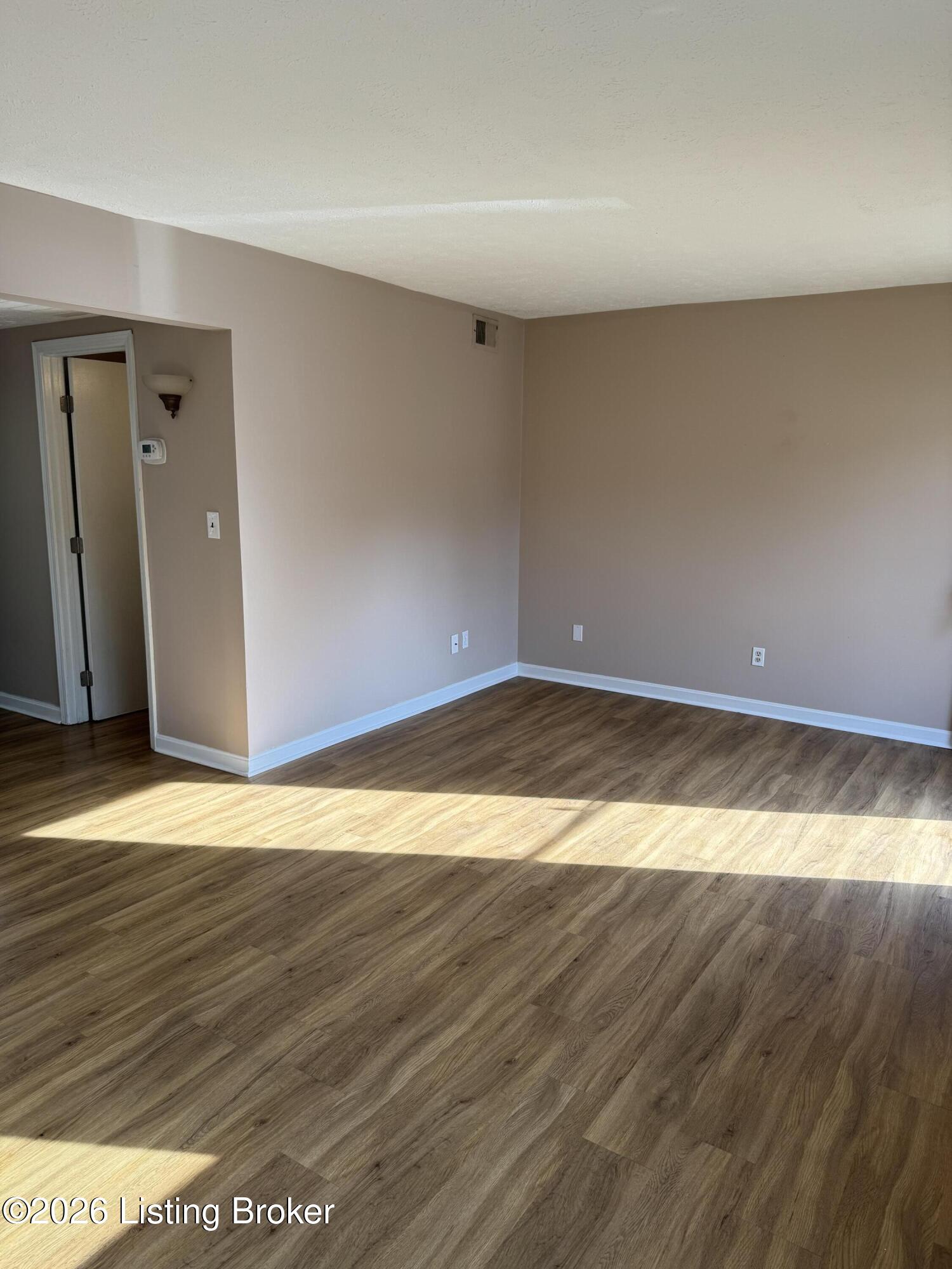 9814 Oakshire Dr Property Photo 3