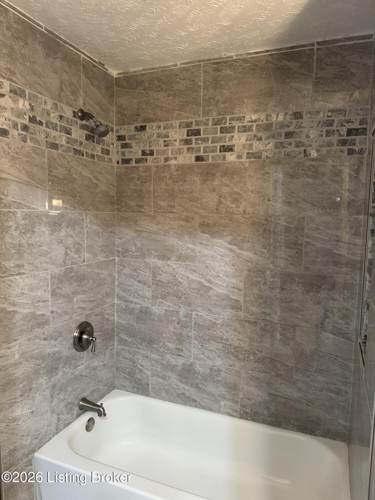 9814 Oakshire Dr Property Photo 16