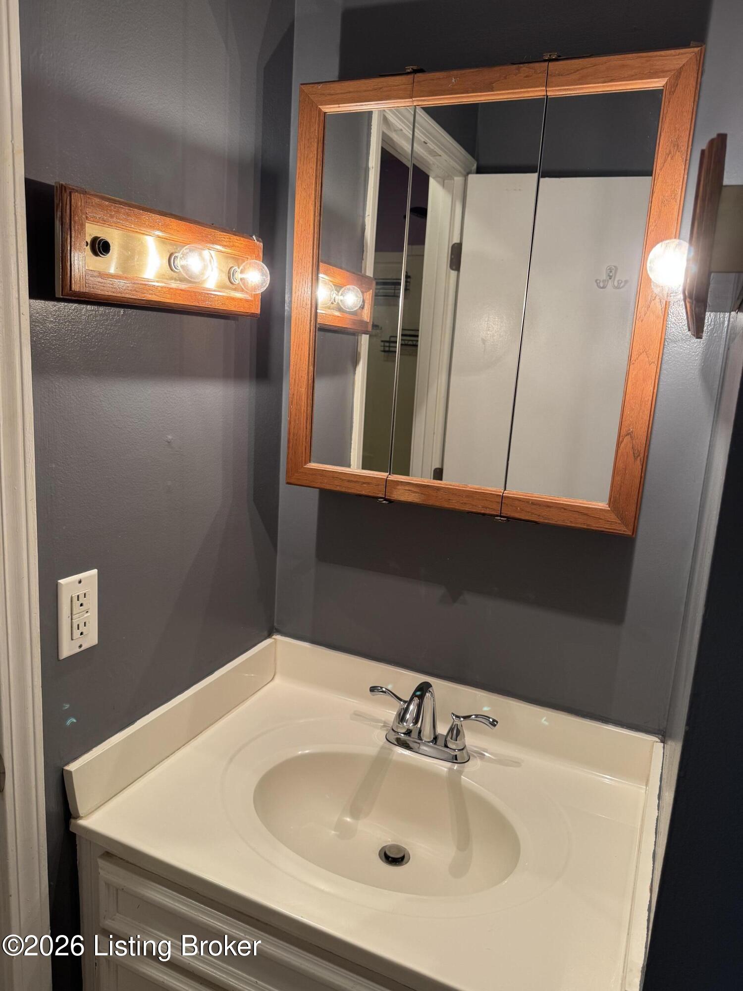 9814 Oakshire Dr Property Photo 20