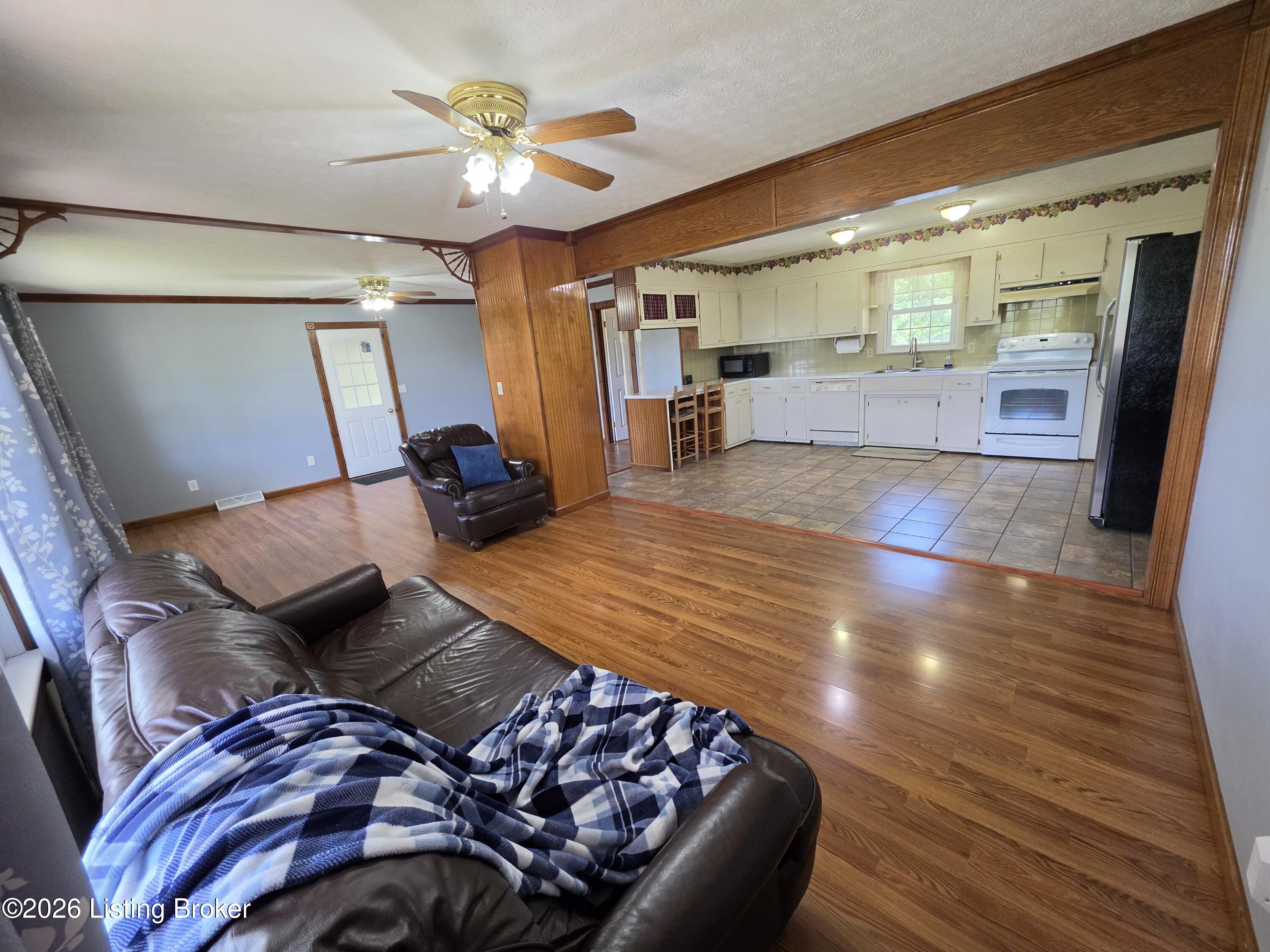 1088 Knifley Rd Property Photo 8