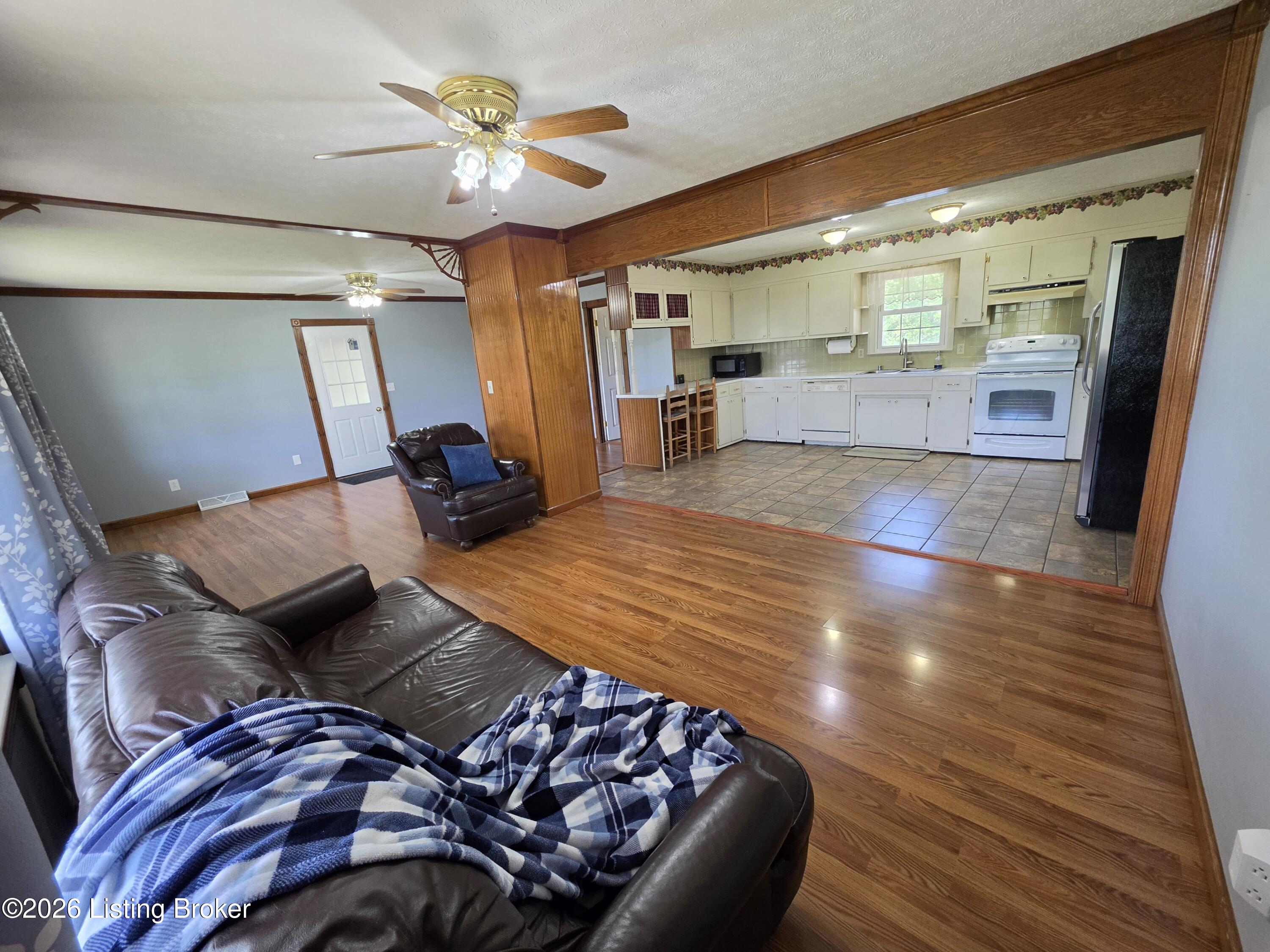 1088 Knifley Rd Property Photo 9