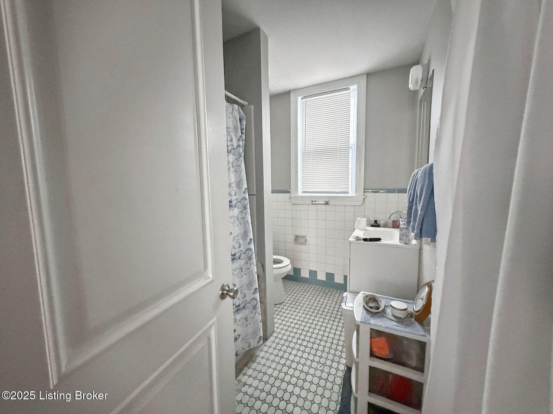 4143 W Market St Property Photo 4