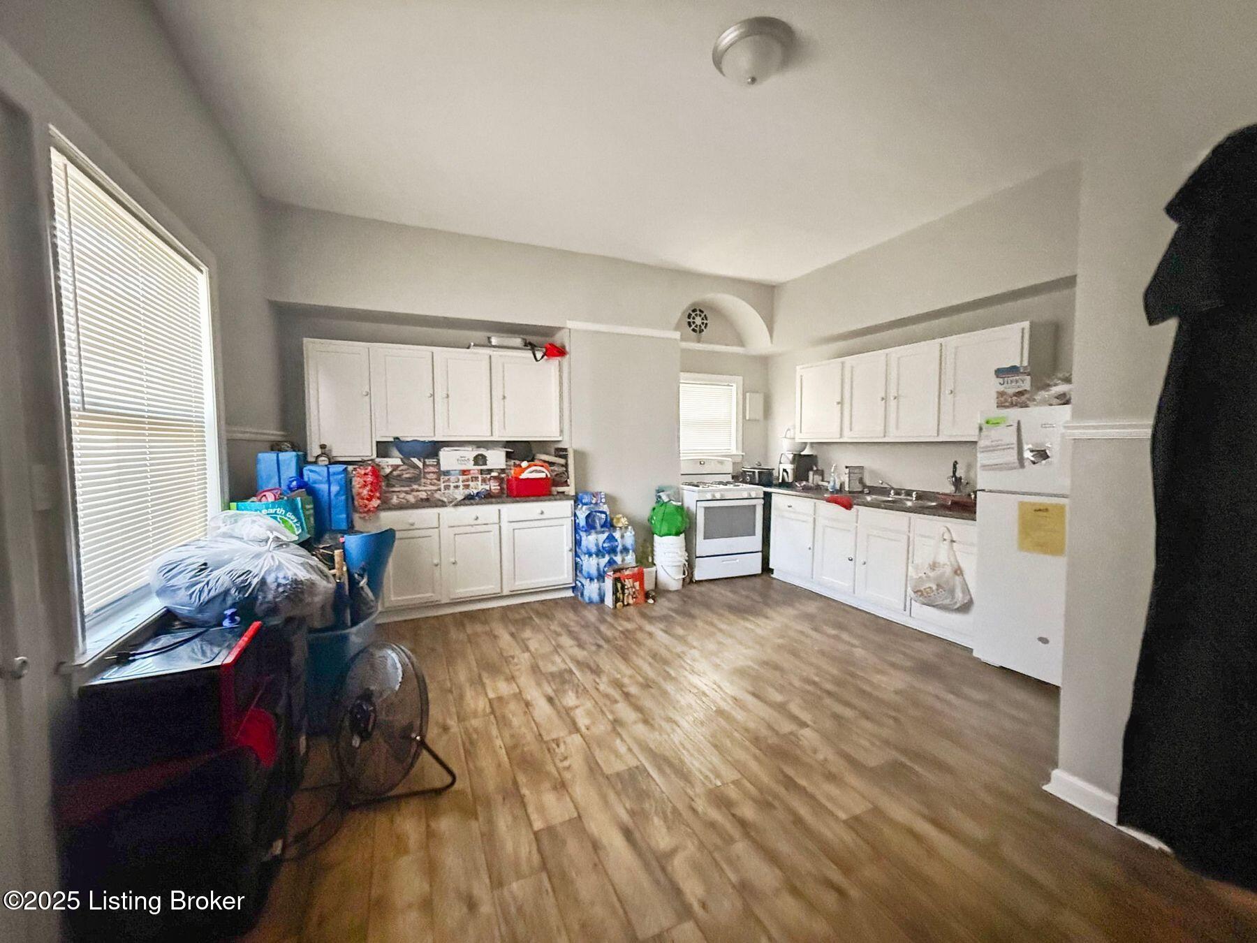 4143 W Market St Property Photo 5