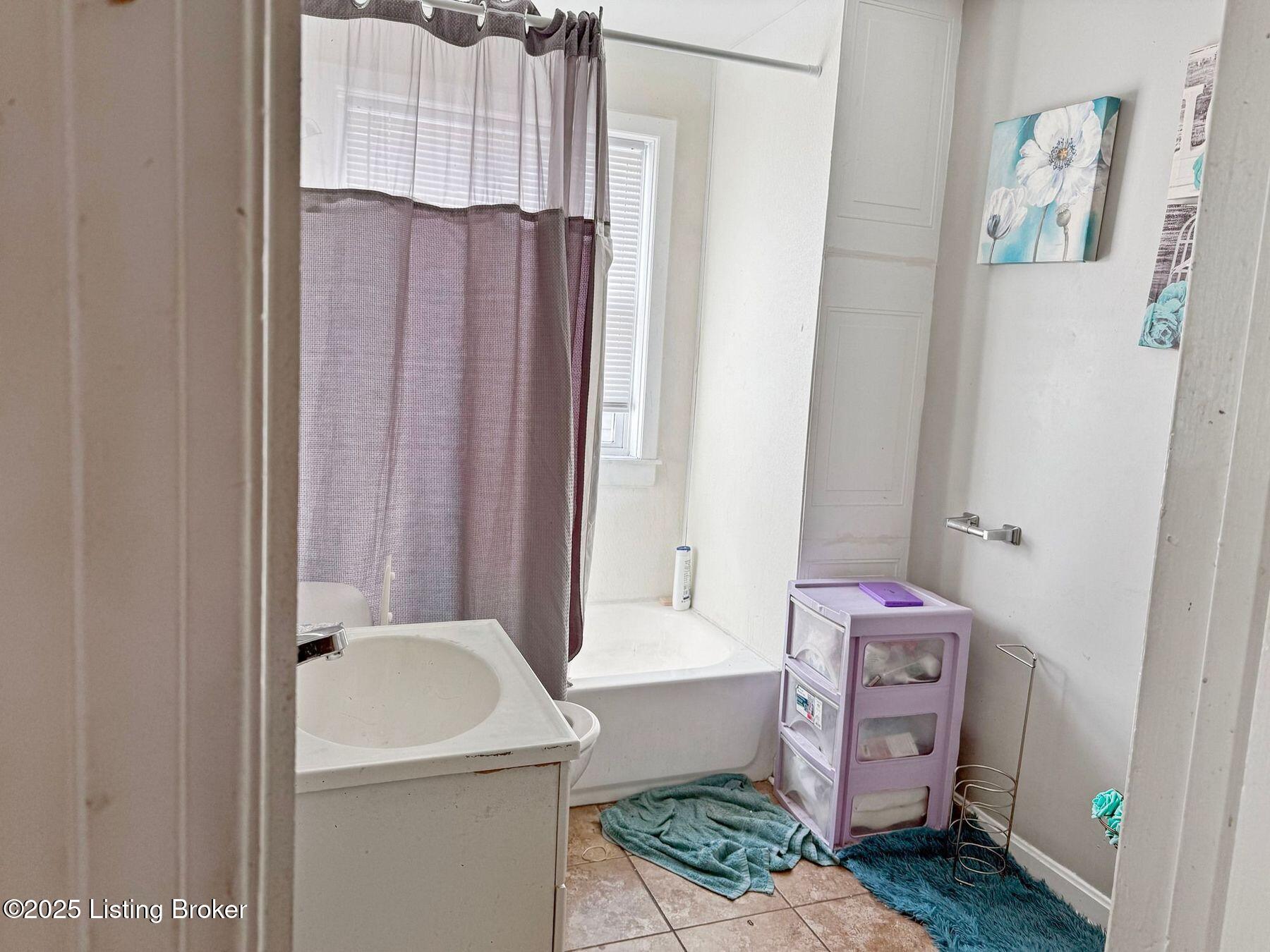 4143 W Market St Property Photo 10