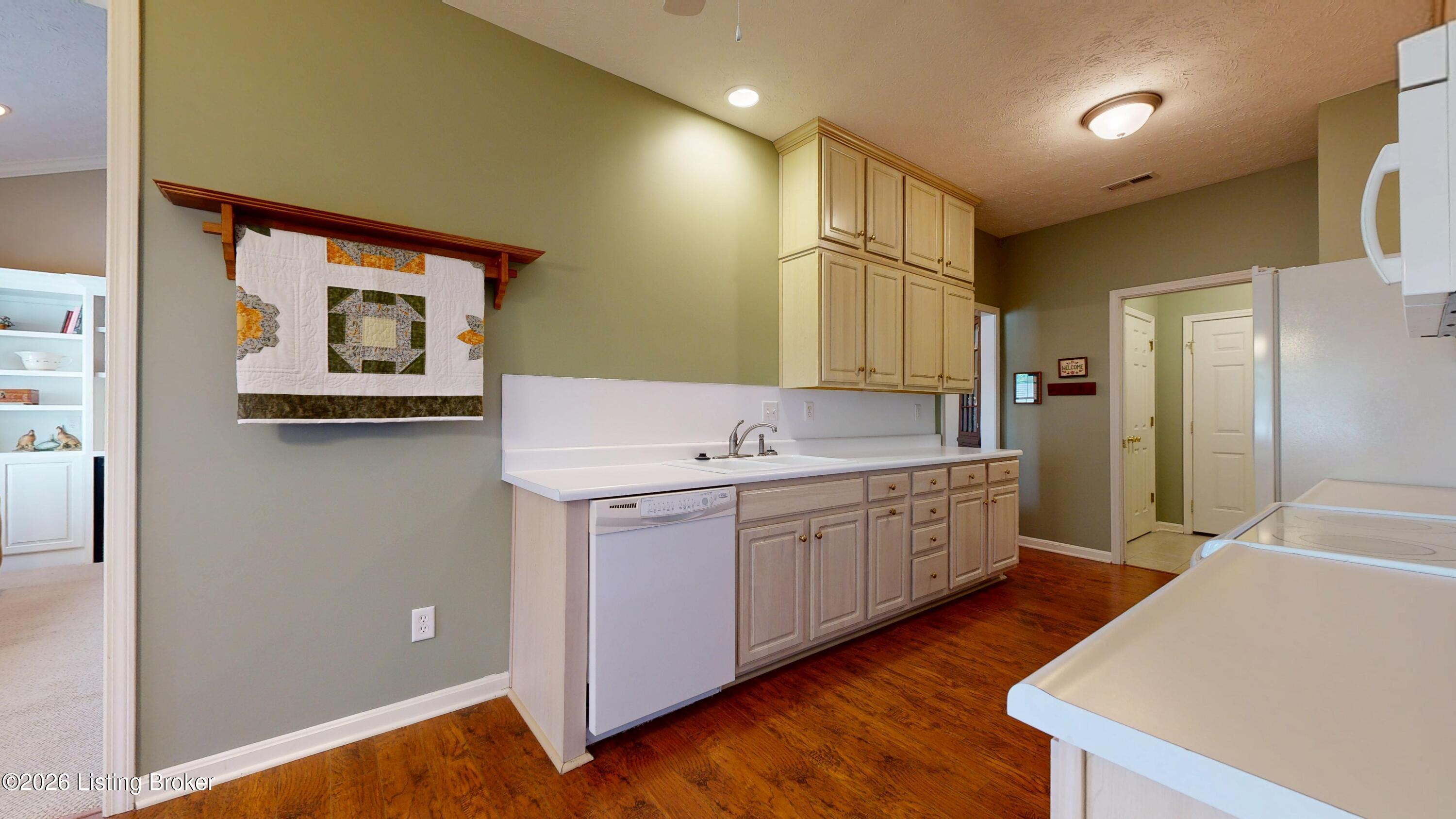 2122 Pickwick Dr Property Photo 19