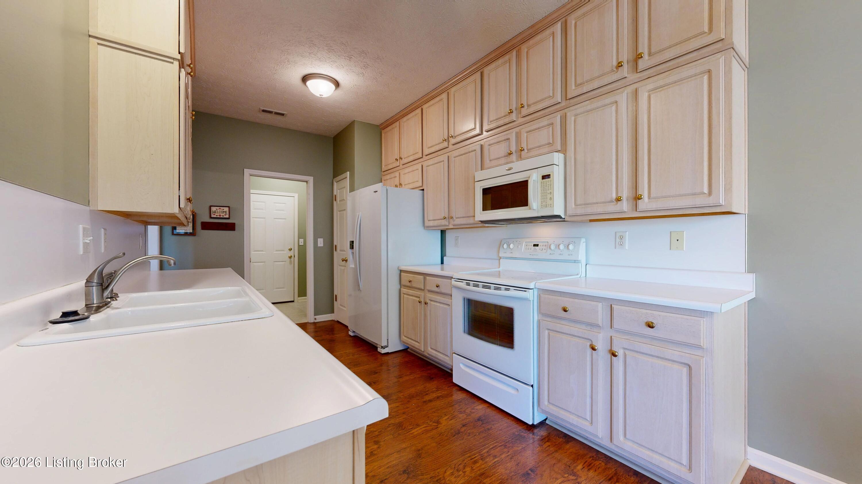 2122 Pickwick Dr Property Photo 20