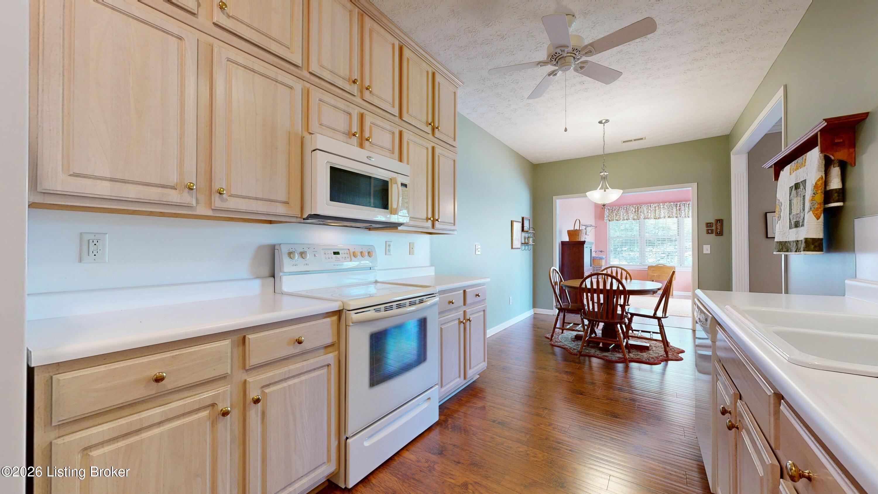 2122 Pickwick Dr Property Photo 23