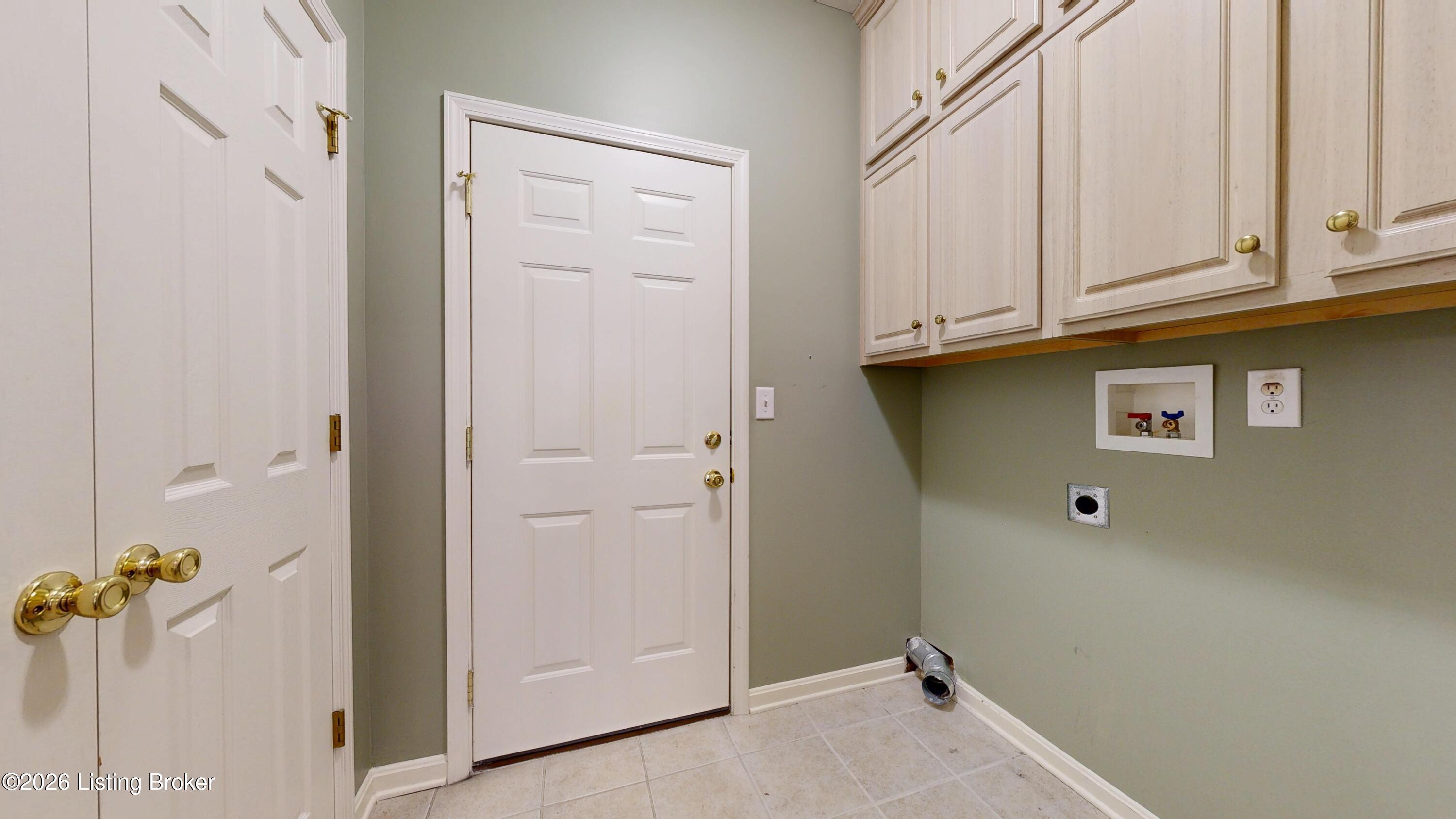 2122 Pickwick Dr Property Photo 24
