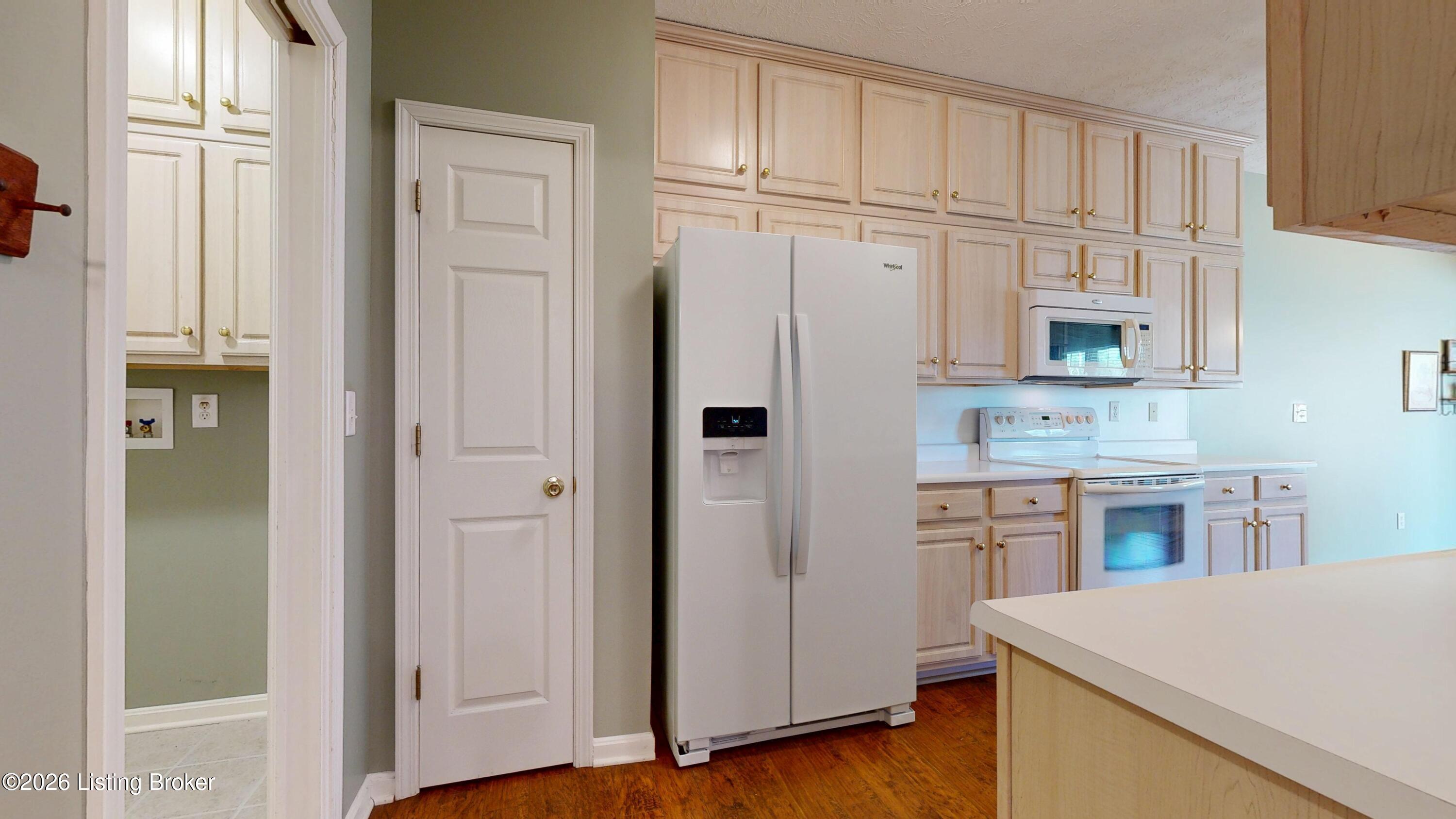 2122 Pickwick Dr Property Photo 25