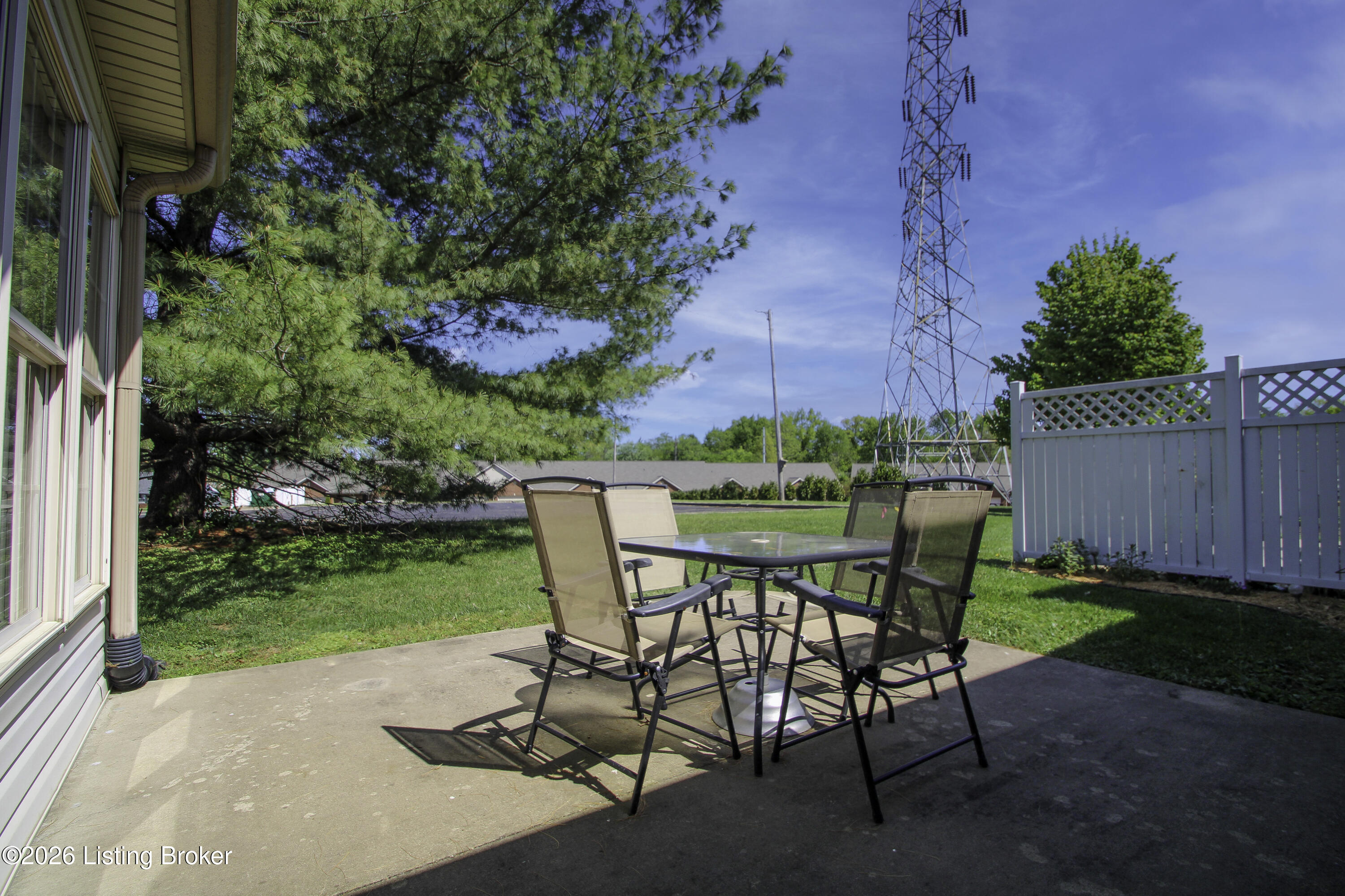 2122 Pickwick Dr Property Photo 39