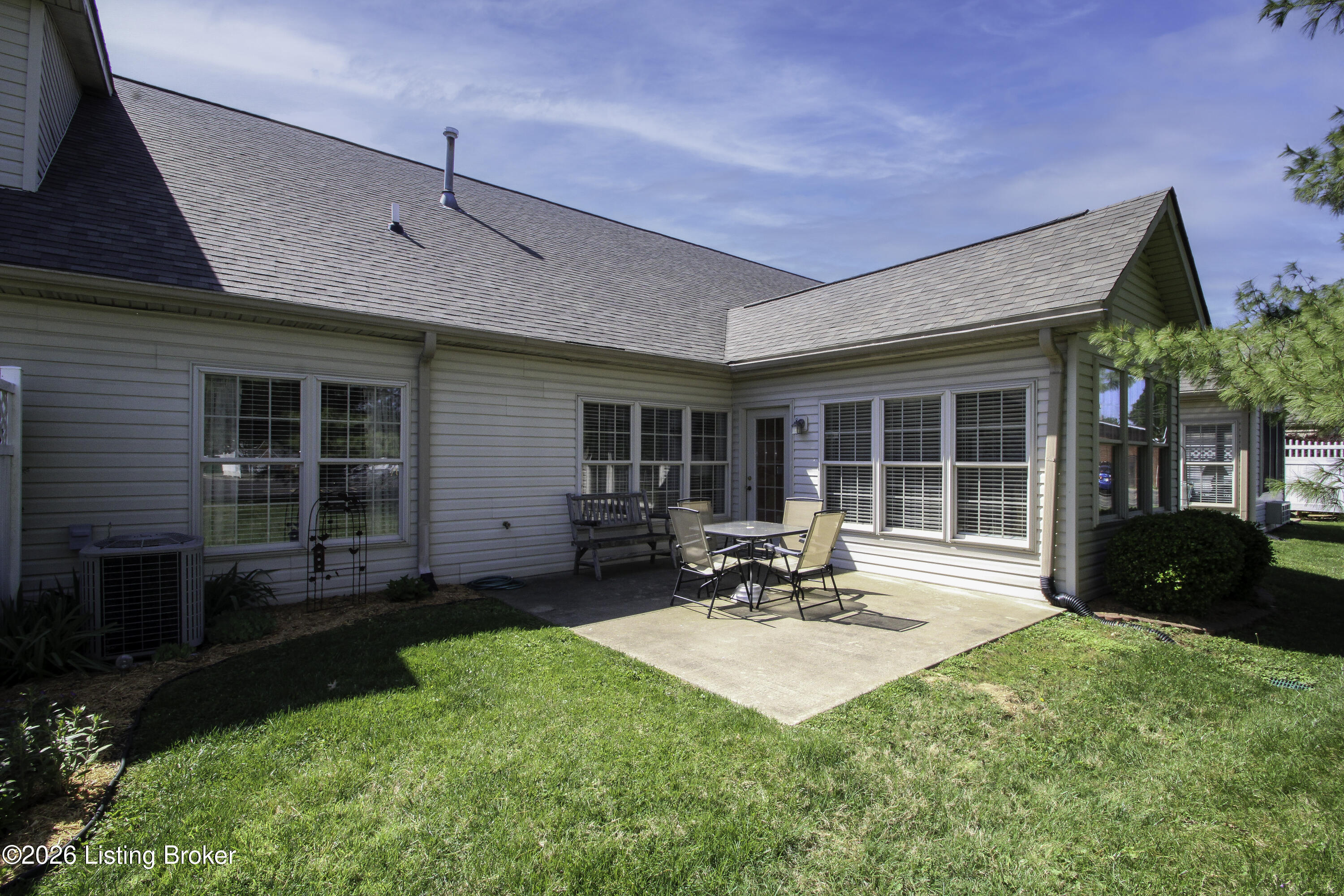 2122 Pickwick Dr Property Photo 40